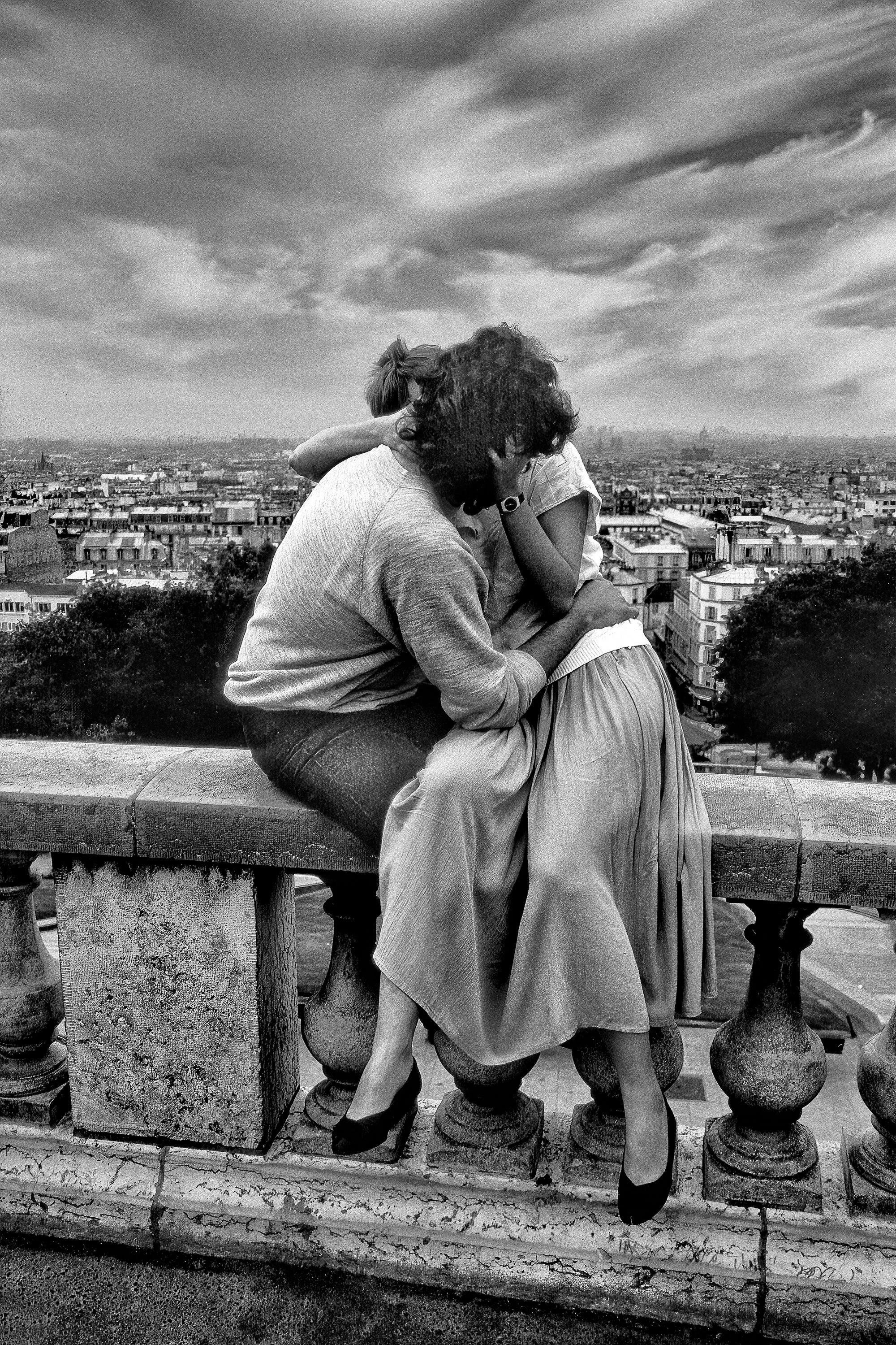 France-Paris-Montmartre-the-Kiss-1980s-Photo-Pierre-Toutain-Dorbec.jpg