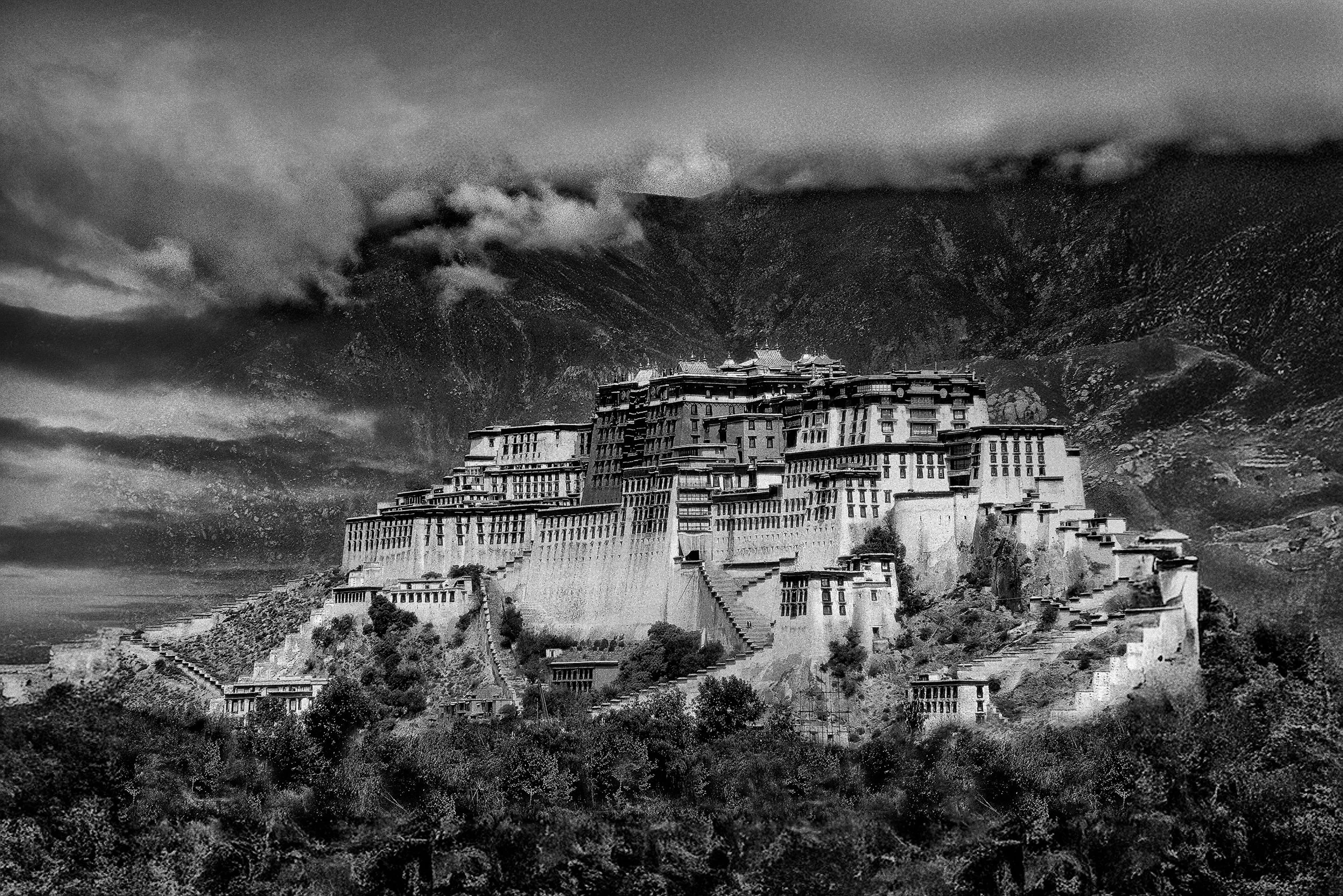 Tibet-Lhasa-Potala-Palace-1970s-Photo-Pierre-Toutain-Dorbec.jpg