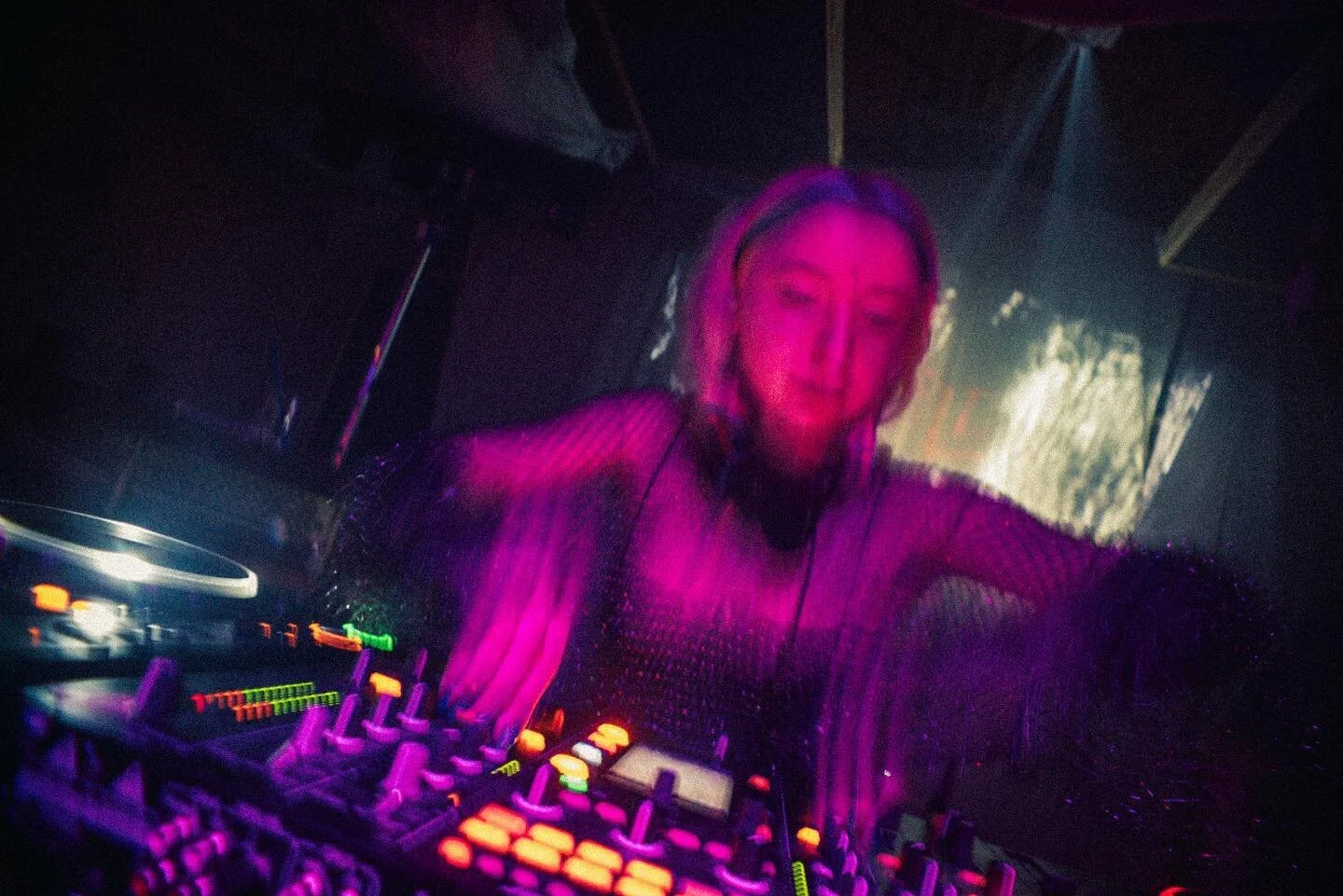 🔮 DJ stands for &ldquo;divine joy&rdquo;

🎞️ @andresboterocc 
✨ stage visuals: @jonza.prg