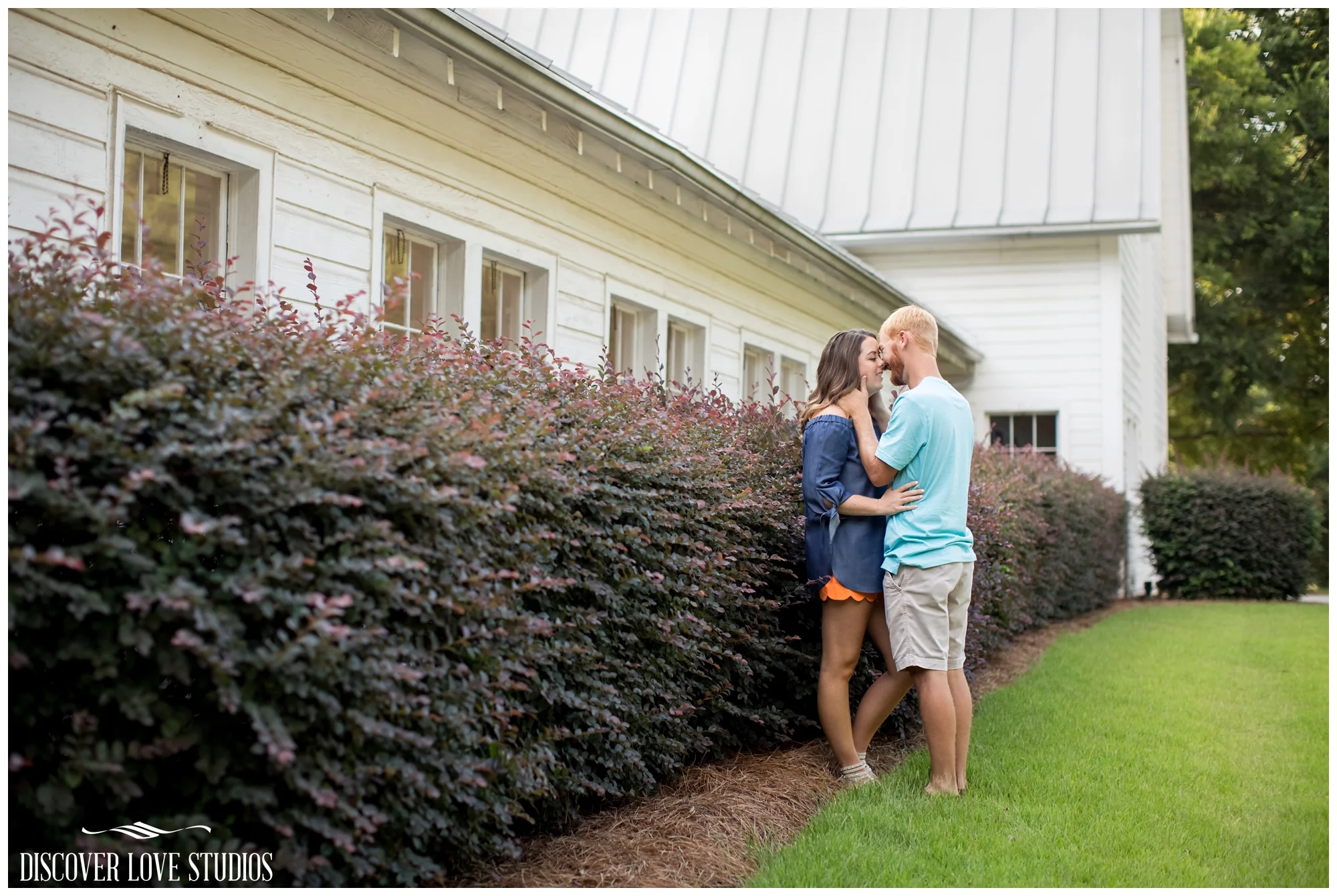 LizzieKodyDairyBarnEngagementSessionFortMillSCDiscoverLoveStudios_0007.jpg