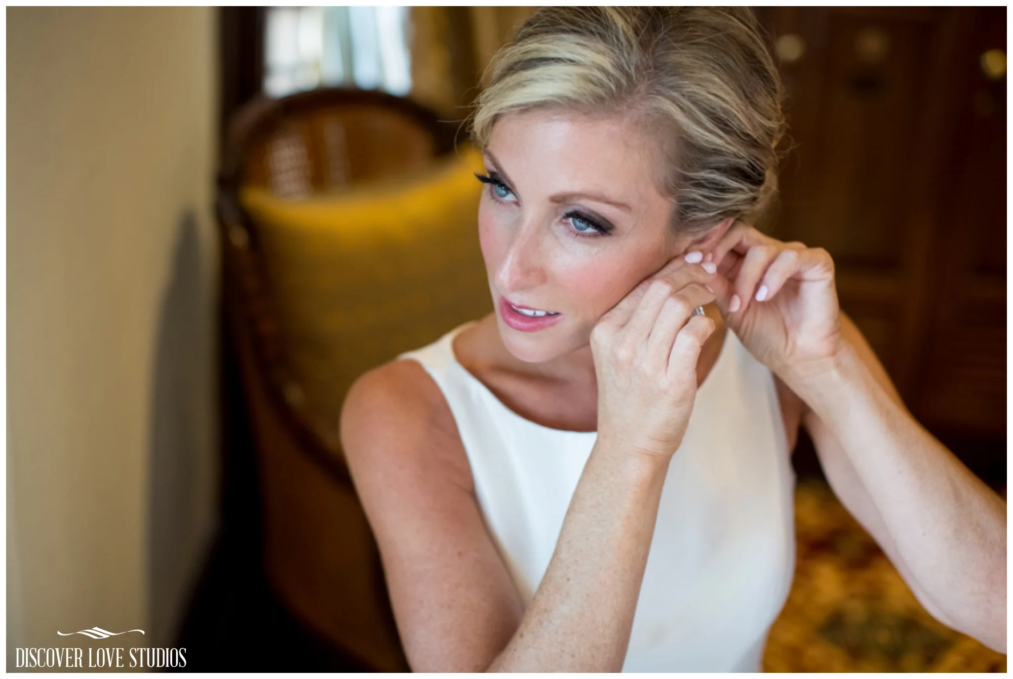 LoraWyattClubAtLongviewWeddingWaxhawNCDiscoverLoveStudios_0014.jpg