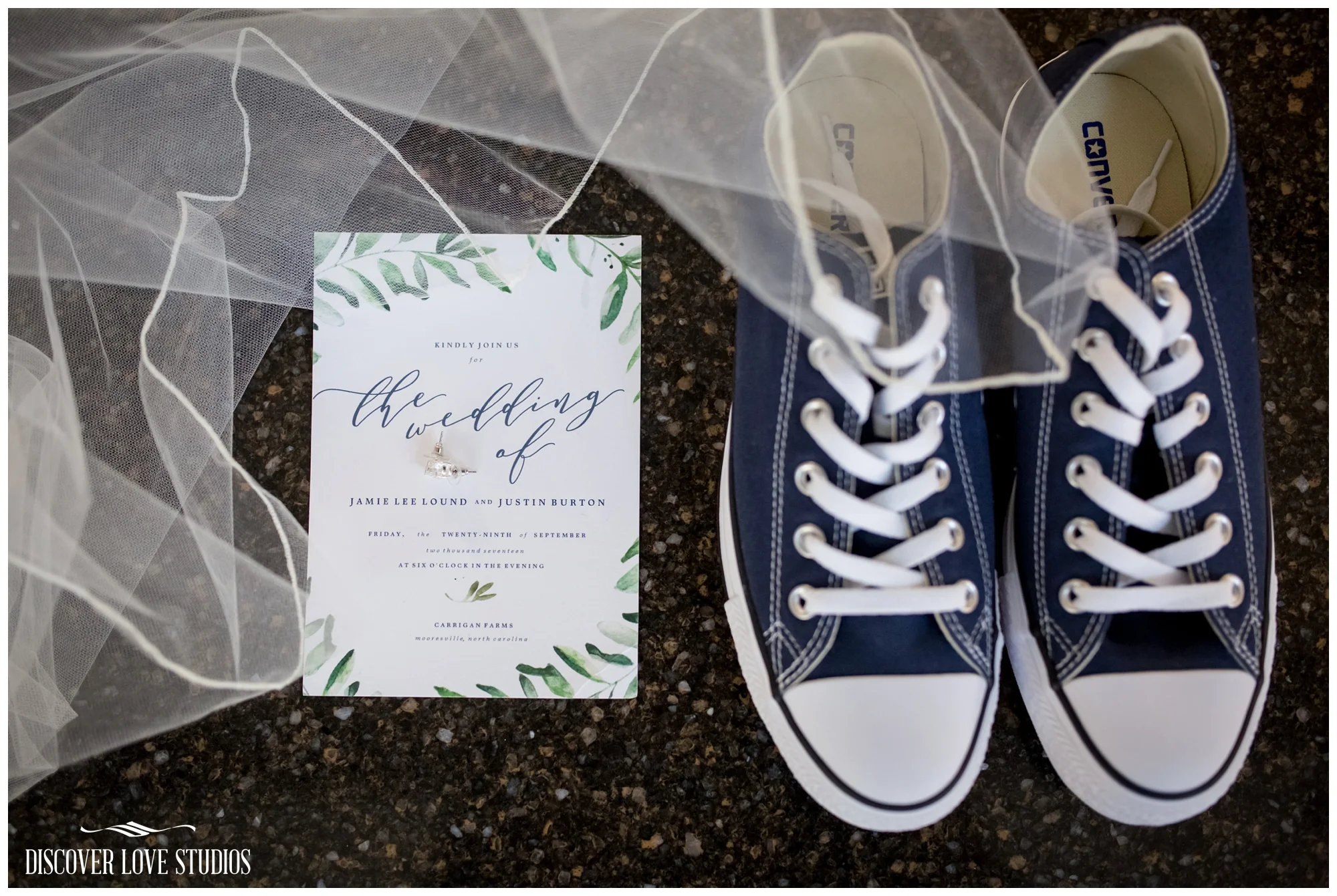 NomiJustinCarriganFarmsWeddingPhotographyDiscoverLoveStudios_0001.jpg