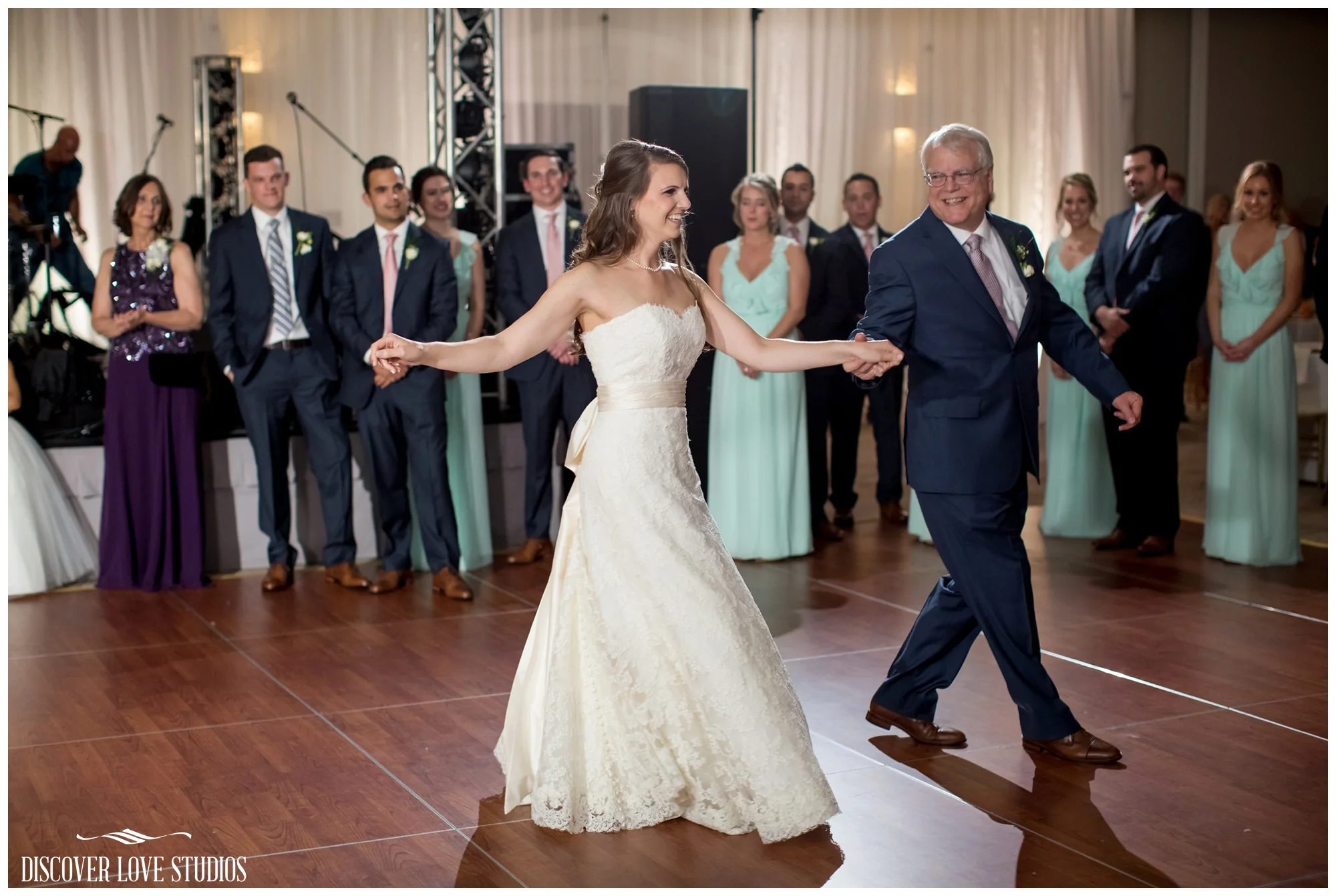 WhitneyWillCharlotteNCWeddingMarriottCityCenterDiscoverLoveStudios_0039.jpg