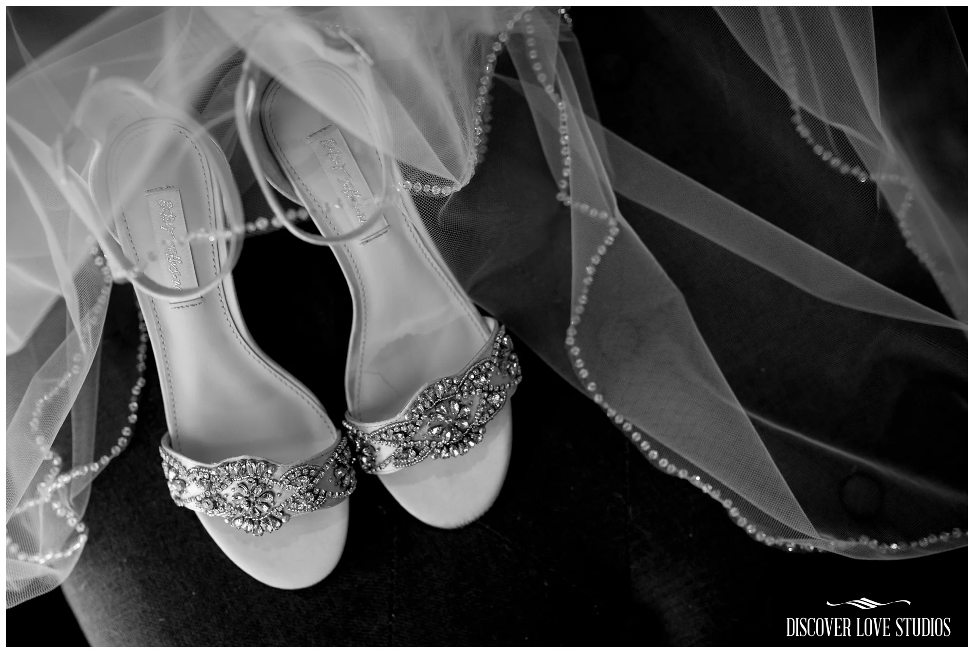 NicoleScottWeddingGrandHallMtHollyNCDiscoverLoveStudios_0003.jpg