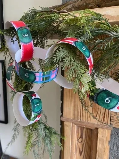 paper chain christmas banner.JPG