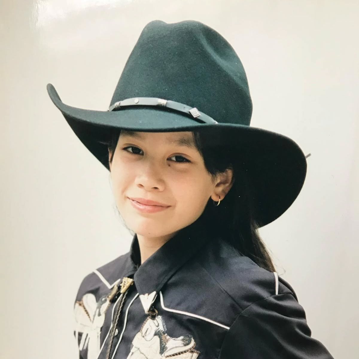 HAPPY BIRTHDAY TO ME 🦄 !!!
My birthday gift to you, people of the internet: Lil Cowboy Aiscream '97 vs Cowboy Aiscream '04 (with the same freakin cowboy hat!!)