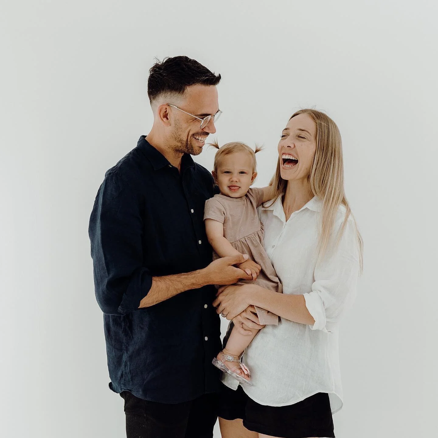 My next MINI FAMILY SESSION is open for bookings. Sunday 12th September. $180, 10 photos, Grey Lynn. To book and for more info click the link in my bio 💥