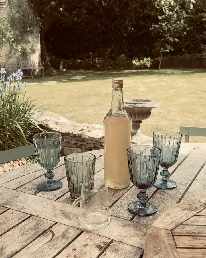 A little bit of chaos and the slow weekend slowly unrolling.. #slow #slowliving #country #countrylife #cottage #cottagestyle #cotswolds #cats #cats_of_instagram