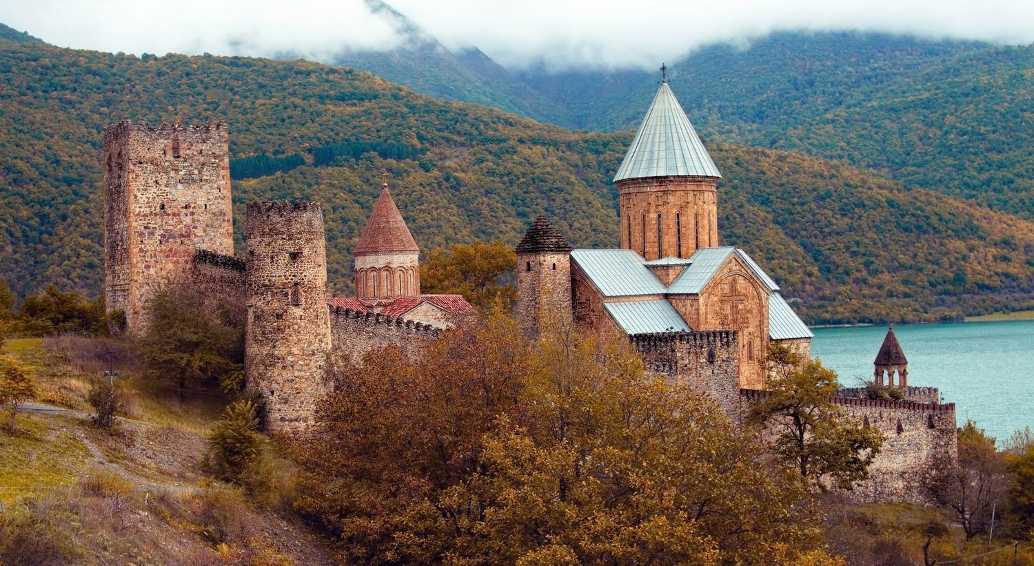 ananuri-castle-region.jpg