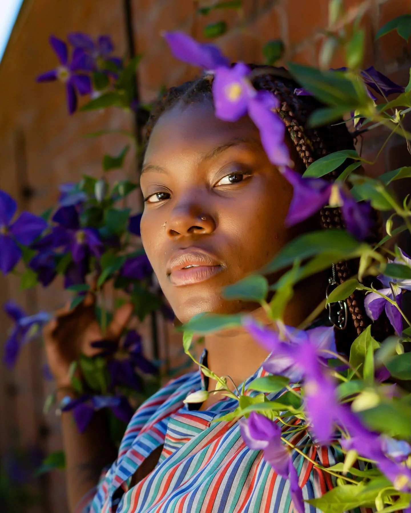 Focus on me 🌸 🌺 
with @swiitmelanin 

#sonya7iii #50mm #garden #flowers #summer #centralillinoisphotographer