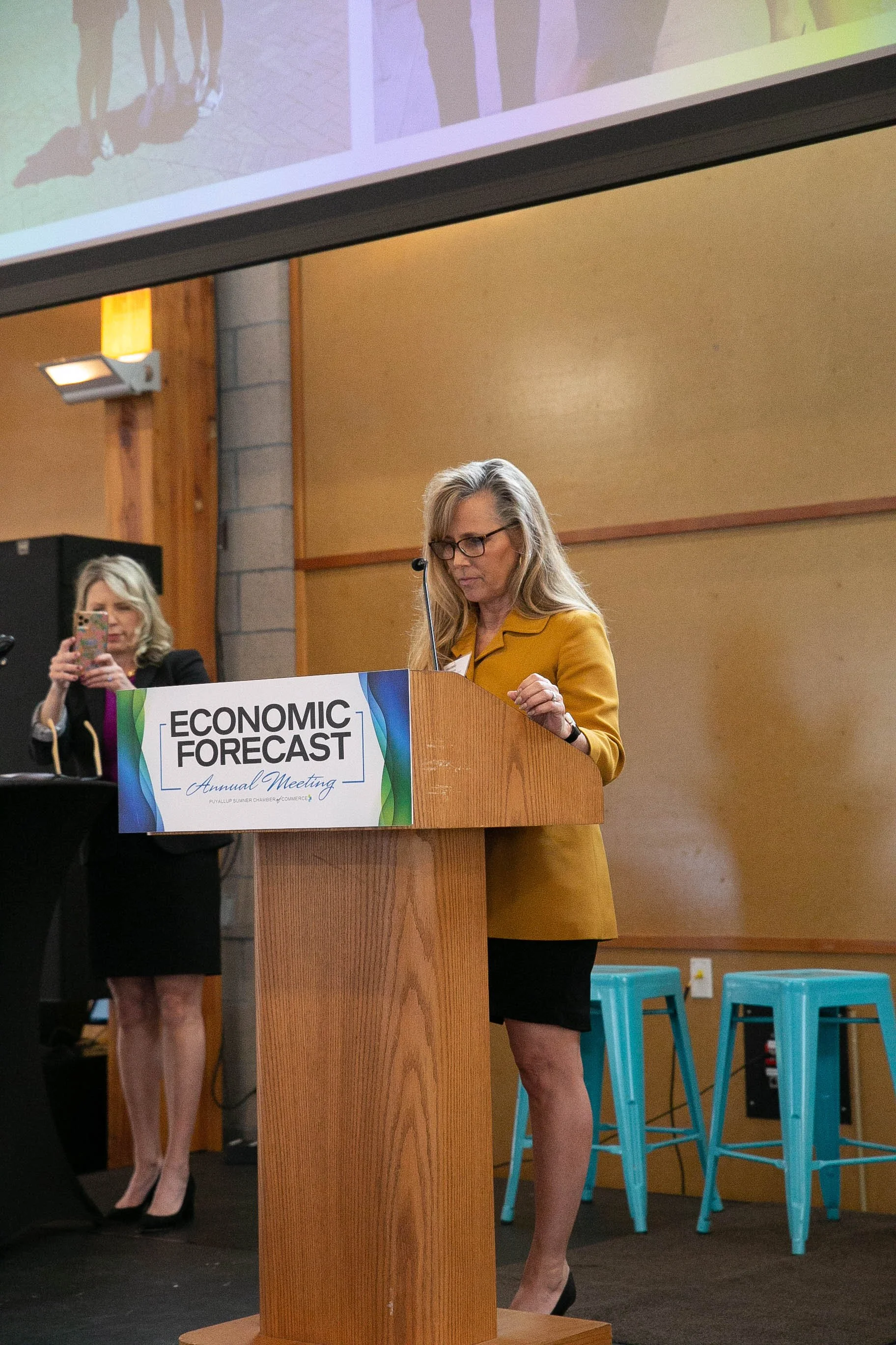 Economic-Forecast-May2022_8137.jpg
