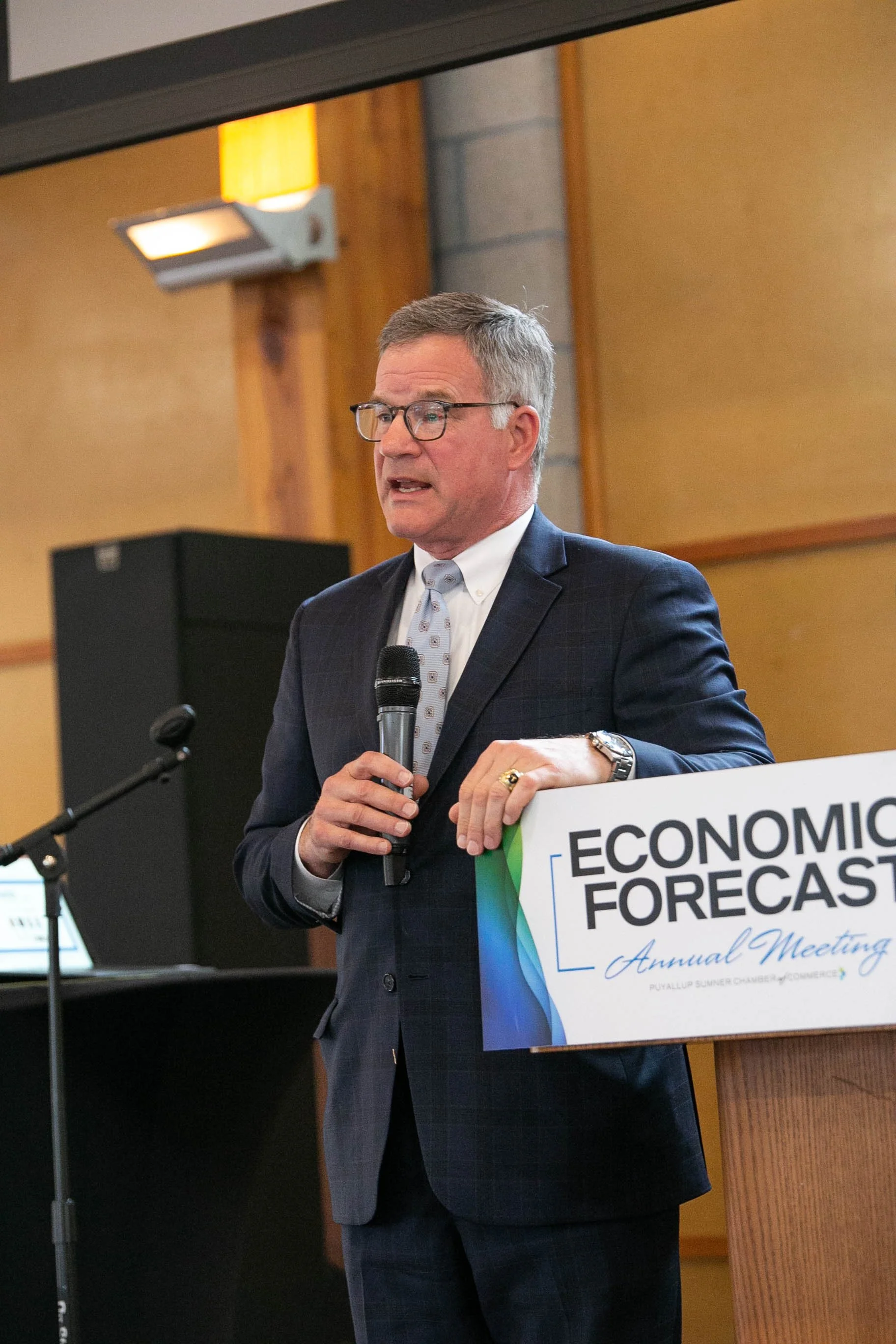 Economic-Forecast-May2022_8220.jpg