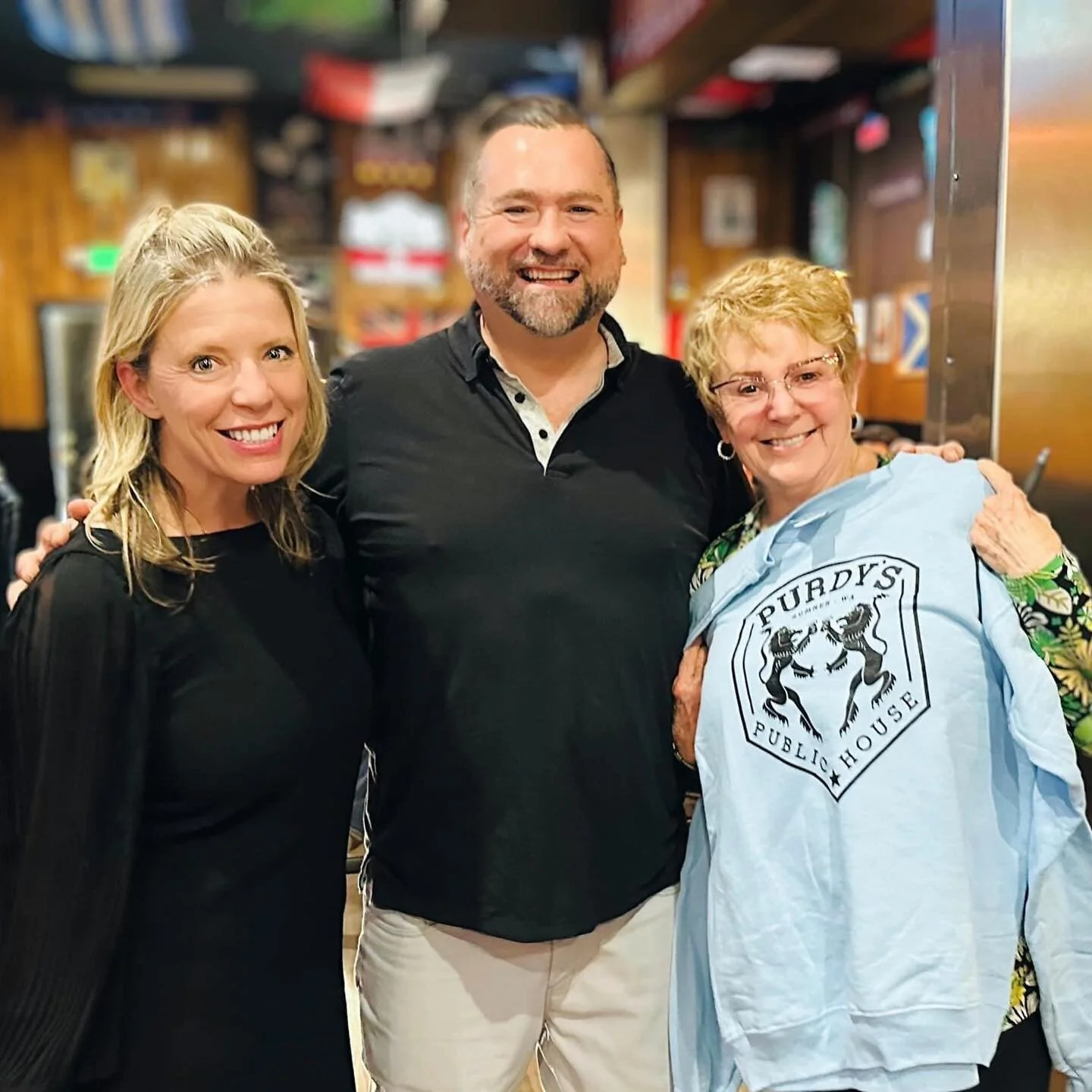 Oh what a night! 🍷🎶🎸🎤
Thank you Stephanie Anderson Biggs and @logenkententourage for a dazzling vocal and musical display at Wine Down Wednesday 🍷🍻🎶on 3/29 @purdyspublichouse. 

Thank you Bryan Purdy and team for the hospitality and for your s