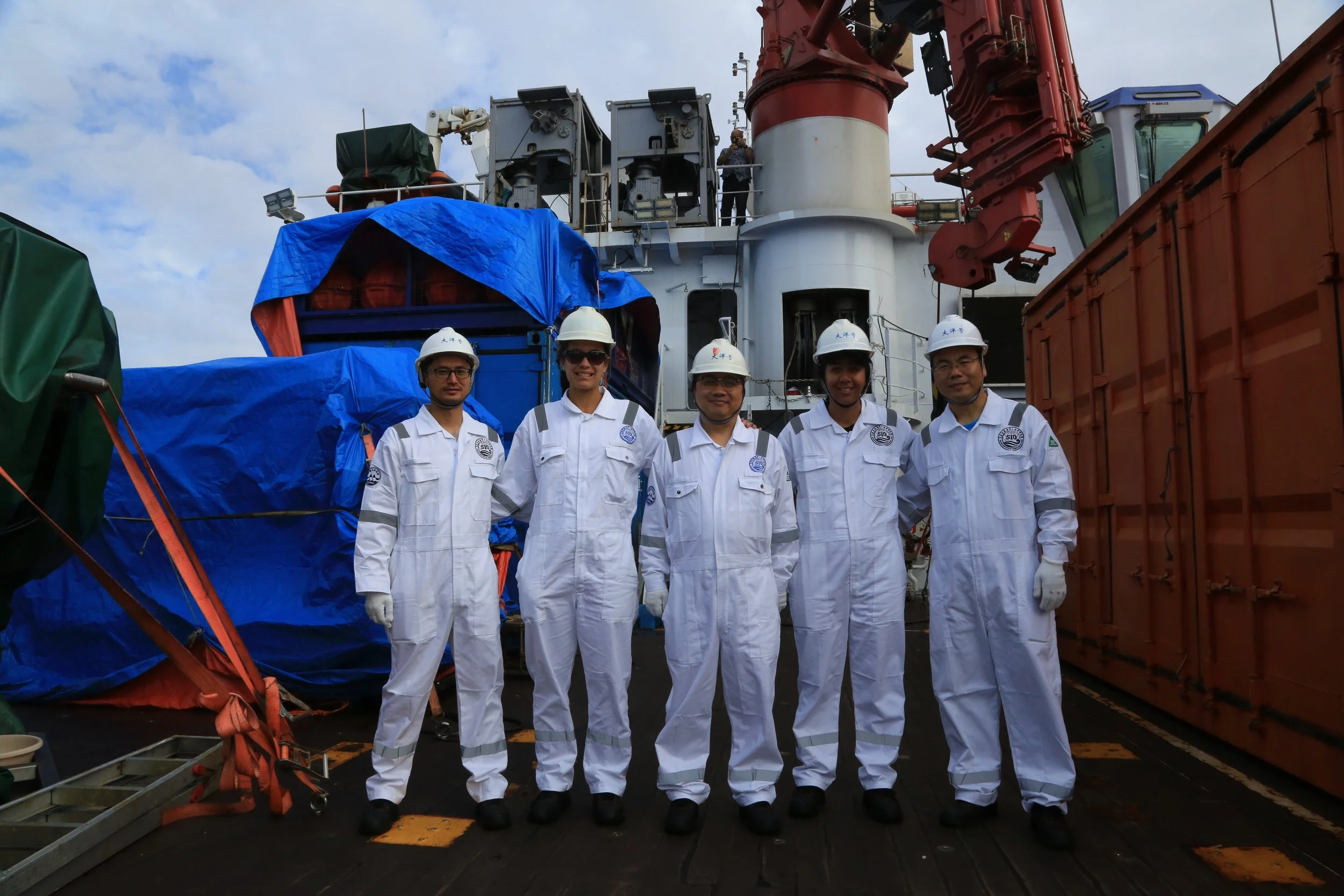 甲板合影.JPG
