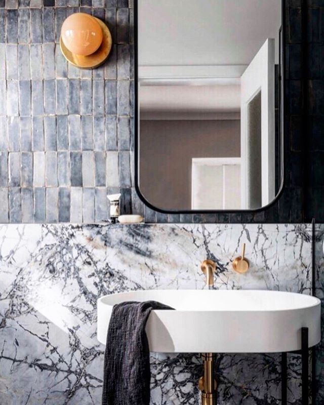 TEXTURE | Marble, Tiles &amp; Brushed Brass.

#apartmentliving #design #smallspaces #bathroomdesign #mpave