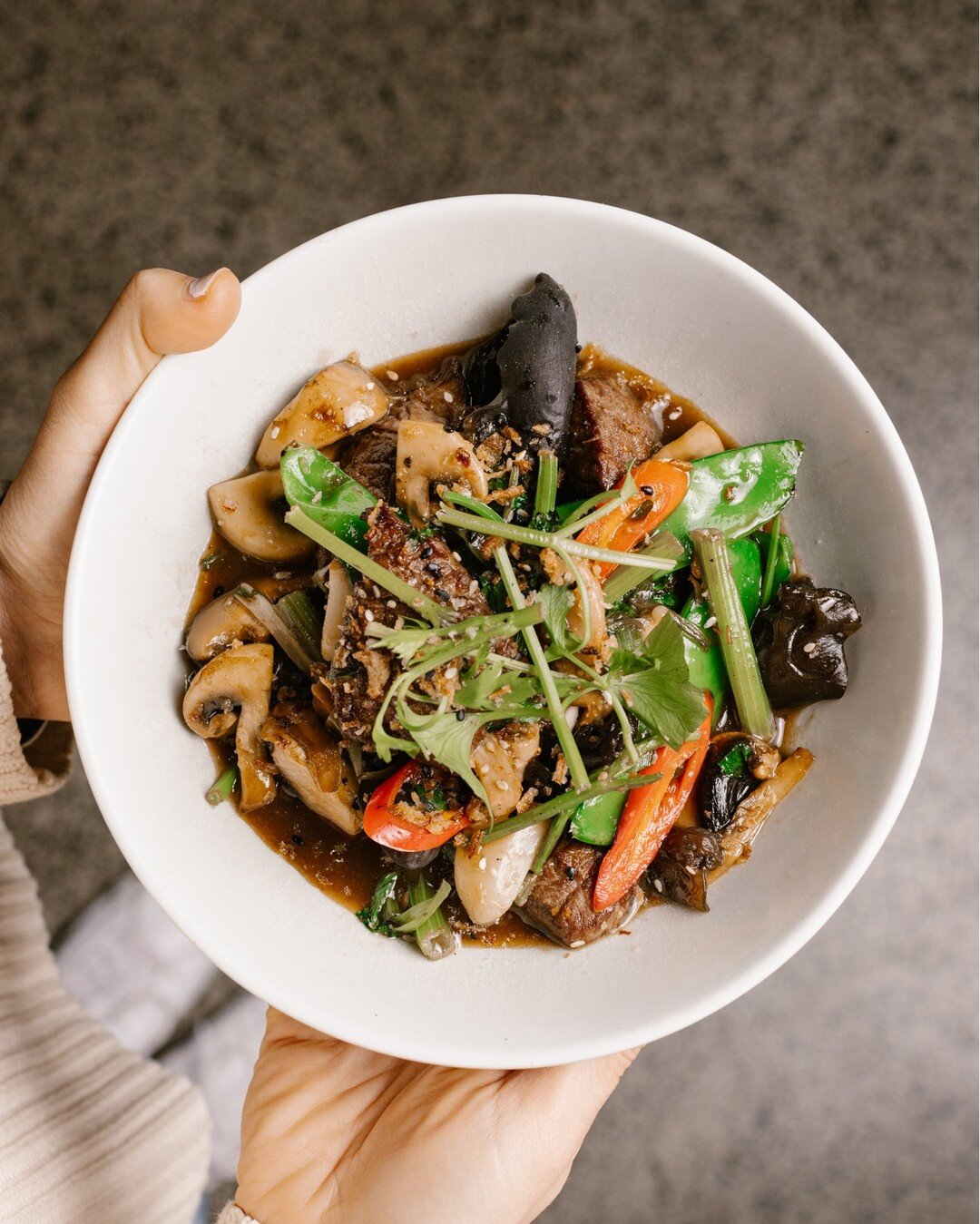 Angus Beef Stir Fry coming in hot 🔥

Do yourself a favour and order it on your next visit.
.
.
.
#luhorestaurant #helloluho #lovelocal #crowsnest #crowsnestrestaurant #sydneyfoodscene #sydneyfoodguide #northsider #sydneyeats