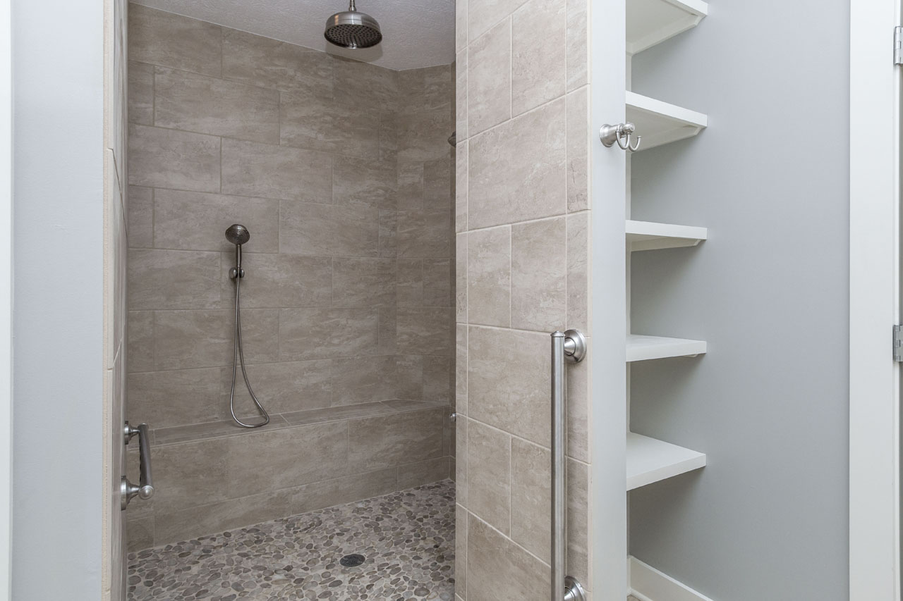 master bath 2 7441 Plumb Rd 28.jpg