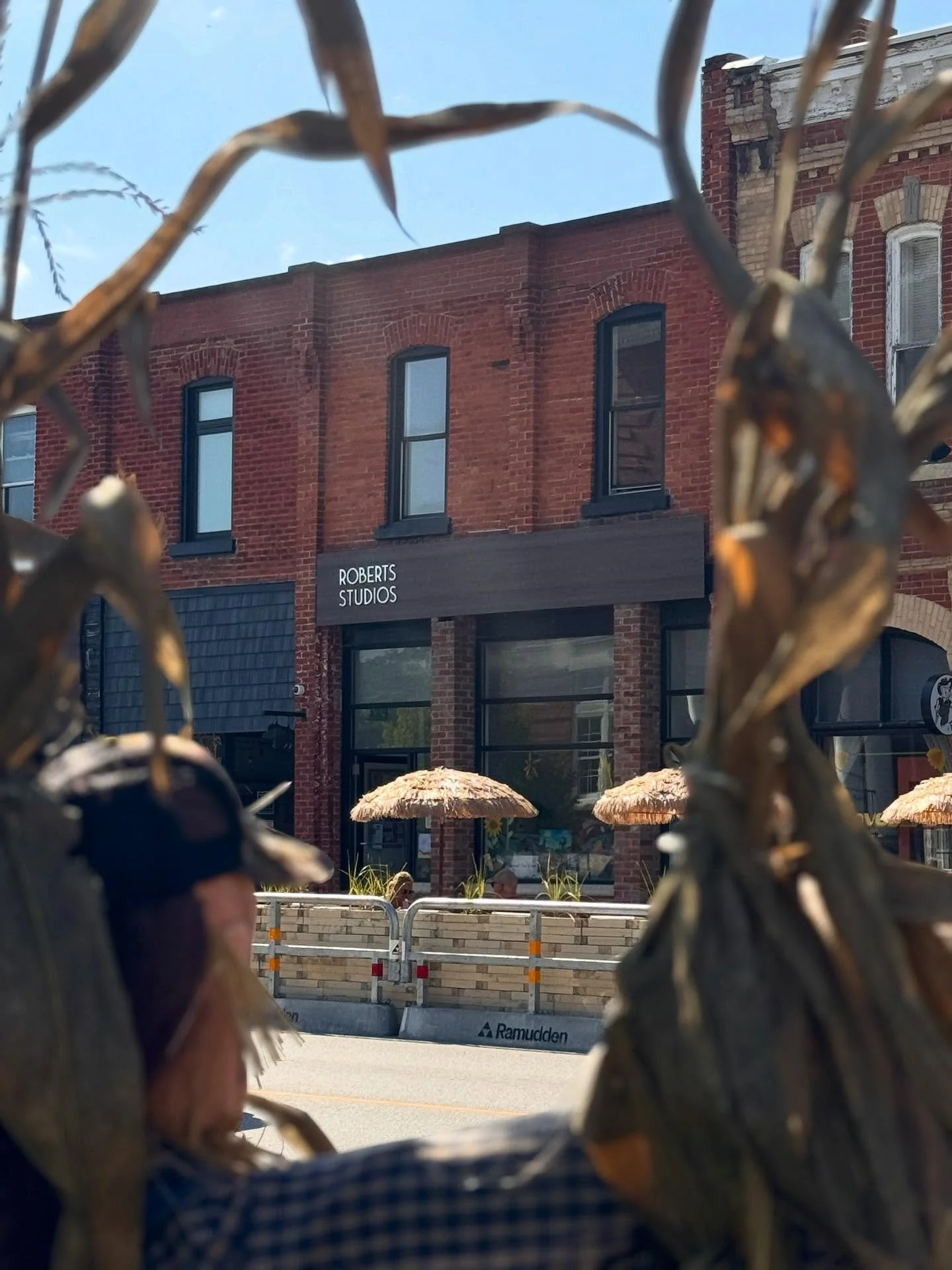 It&rsquo;s a beautiful Friday In Meaford🌽 

Stop into town this weekend to checkout the scarecrow invasion and do a bit of shopping in our lovely little town🛍️

📍Roberts Studios  X @lovebirdbeer patio 🍻