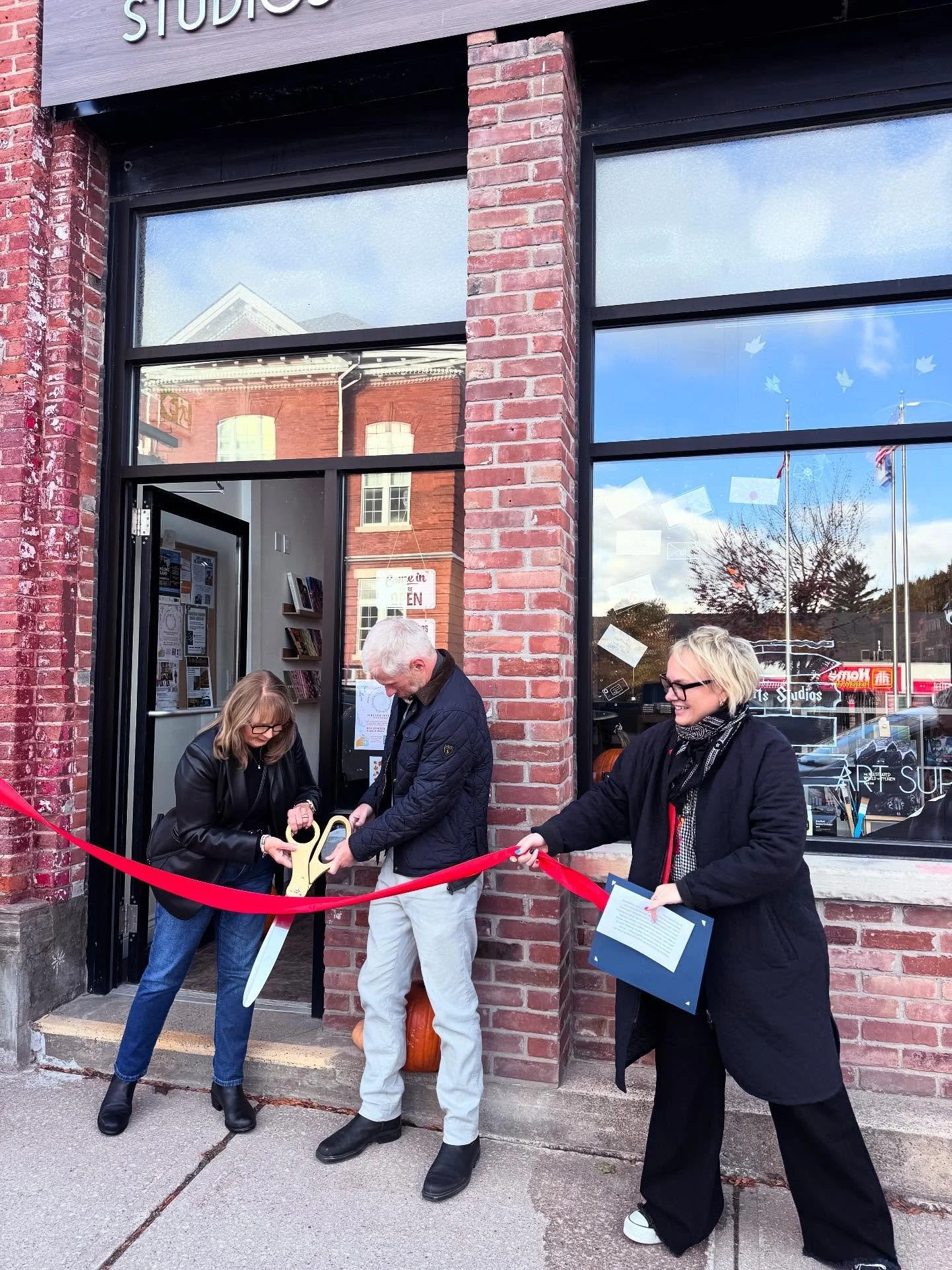 Loved celebrating our ✨Grand Opening✨ on Friday. Thank you to all involved for making it happening! 🙌🏻✂️