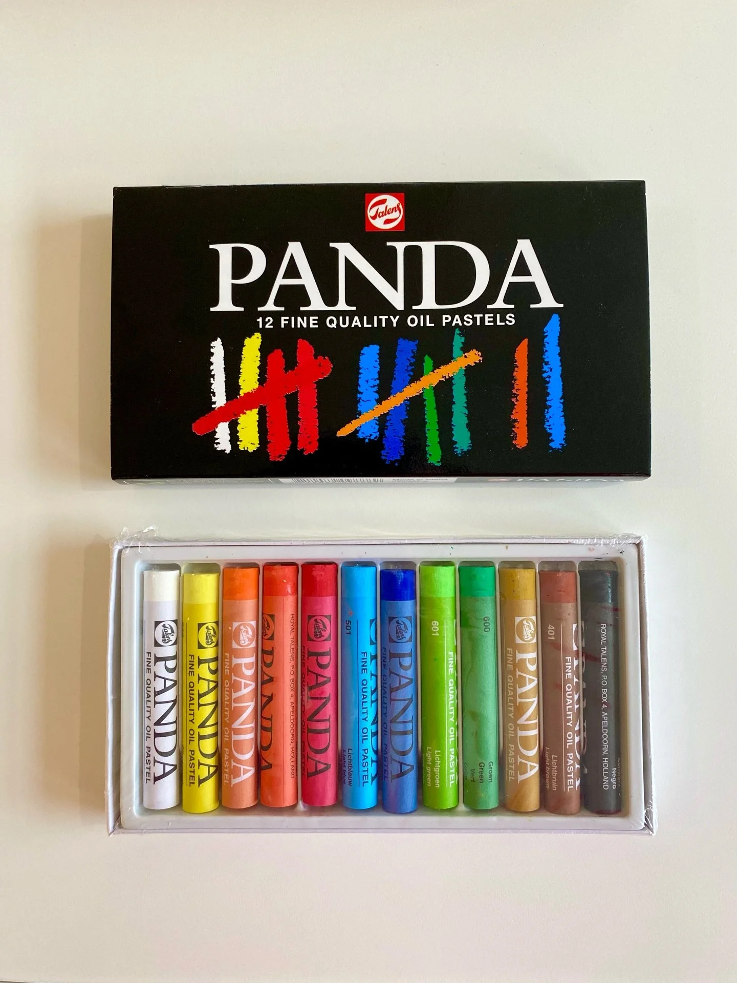 Panda Fine Oil Pastels 🐼✨
Smooth, vibrant, and easy to blend.
These and more pastel sets are available in-store!