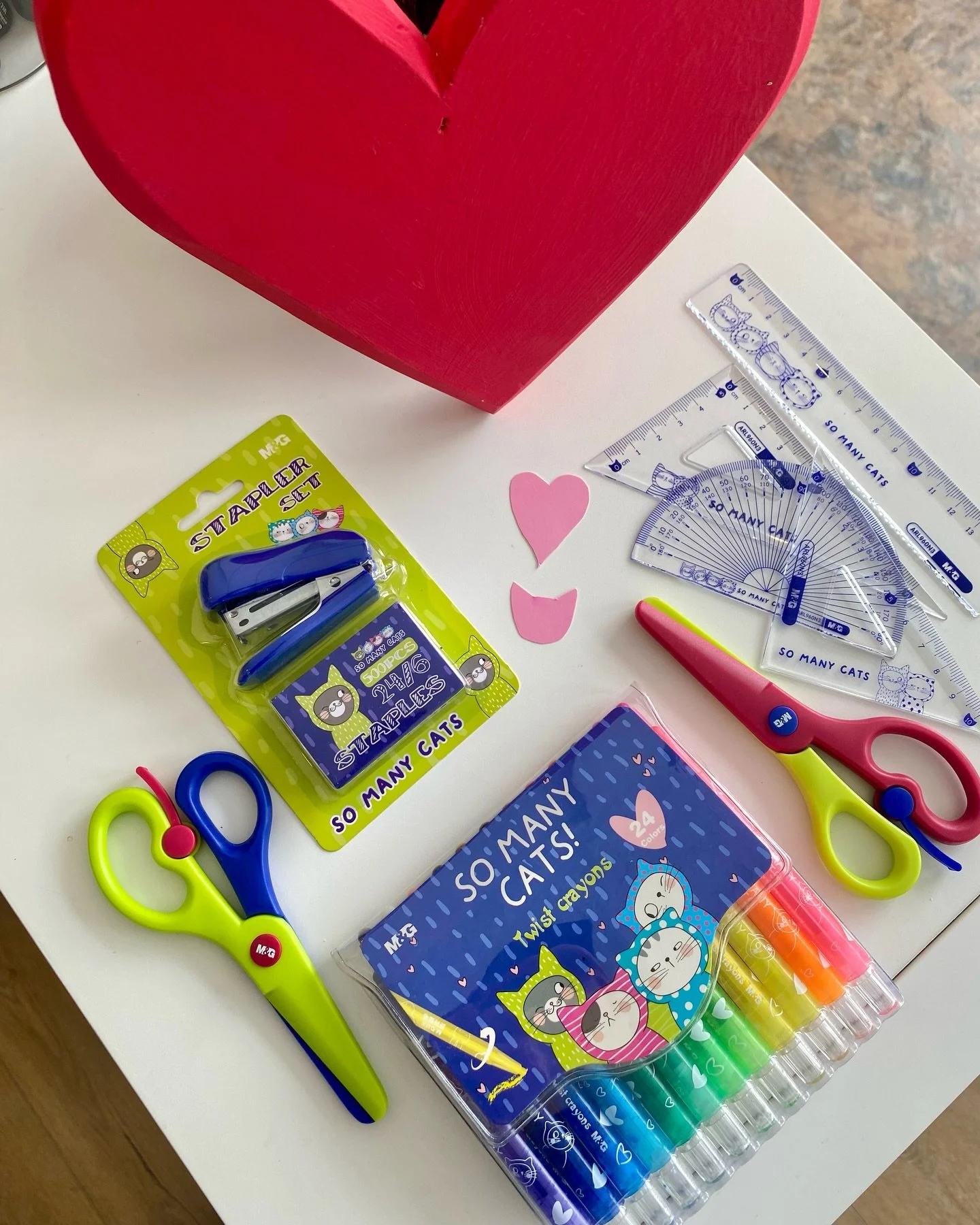 Cat-loving crafters, unite! 🐈✨
Now carrying So Many Cats in store - ruler sets, kids scissors, twistable crayons, stapler sets and more.
Shop online for pickup or swing by in store!