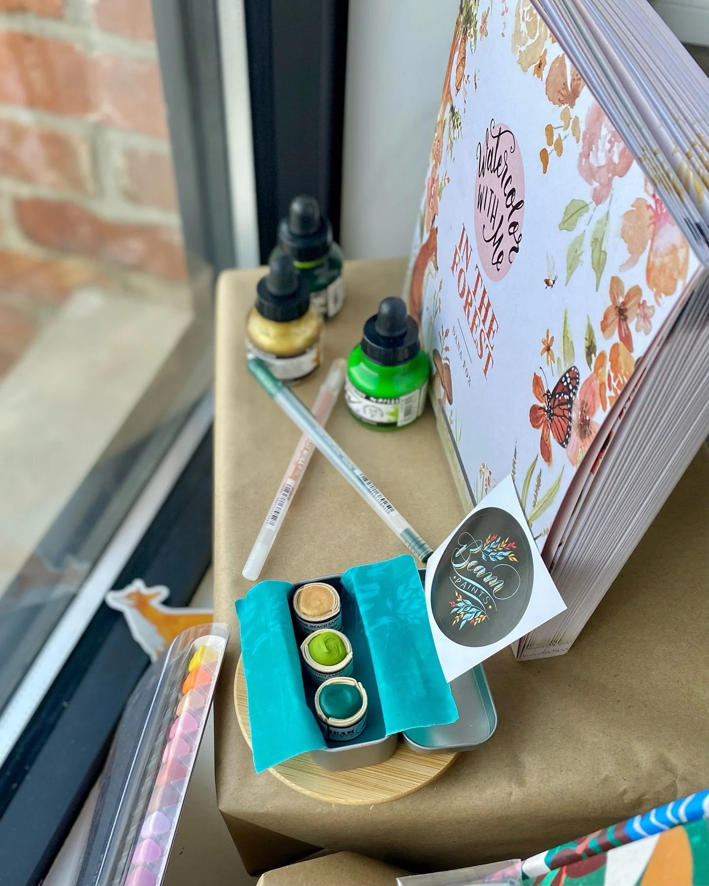 A little green and gold in the window 🍀✨