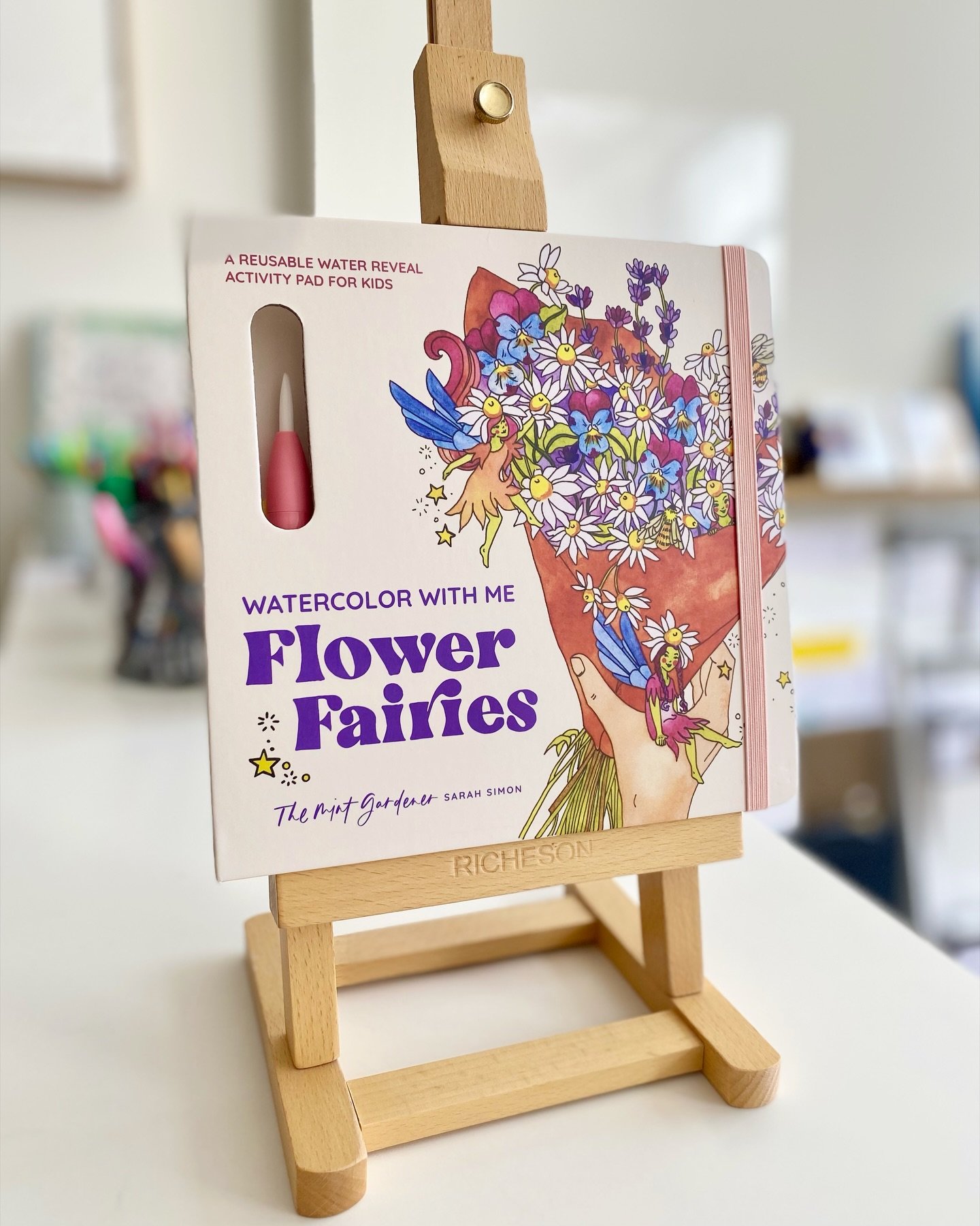 Just add water 🪄💧

&ldquo;Watercolor with Me: Flower Fairies&rdquo; by Sarah Simon 🧚&zwj;♀️🌸 A mess-free watercolour book for kids with reusable pages and a refillable pen. Paint the scenes and find hidden fairies, flowers, insects, and more. Now