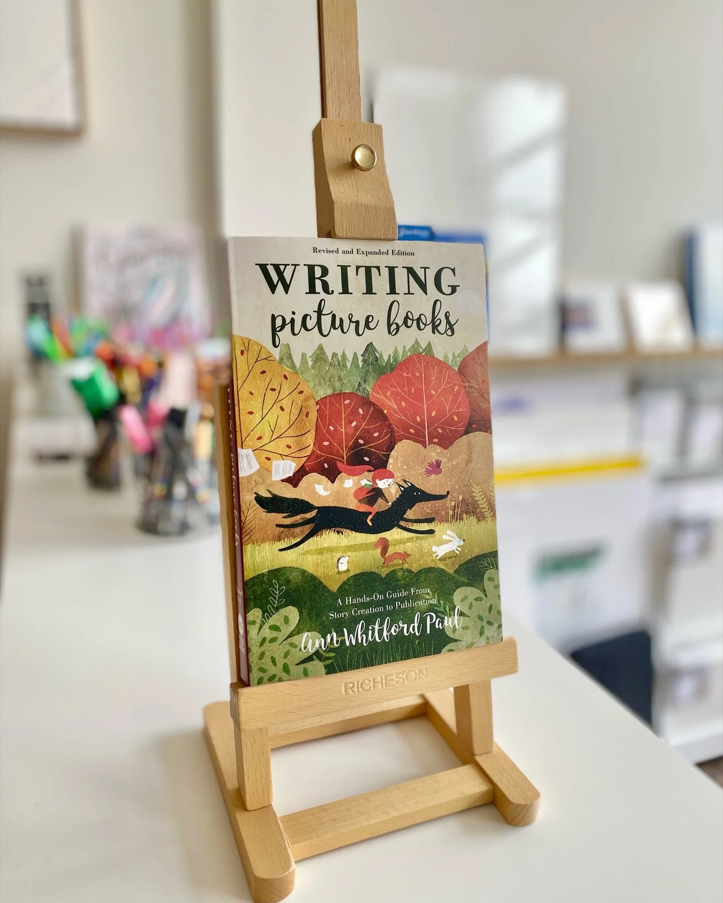 Got a story in you? 🎨
This is your sign to start 📝
Writing Picture Books is waiting for you in the shop!
