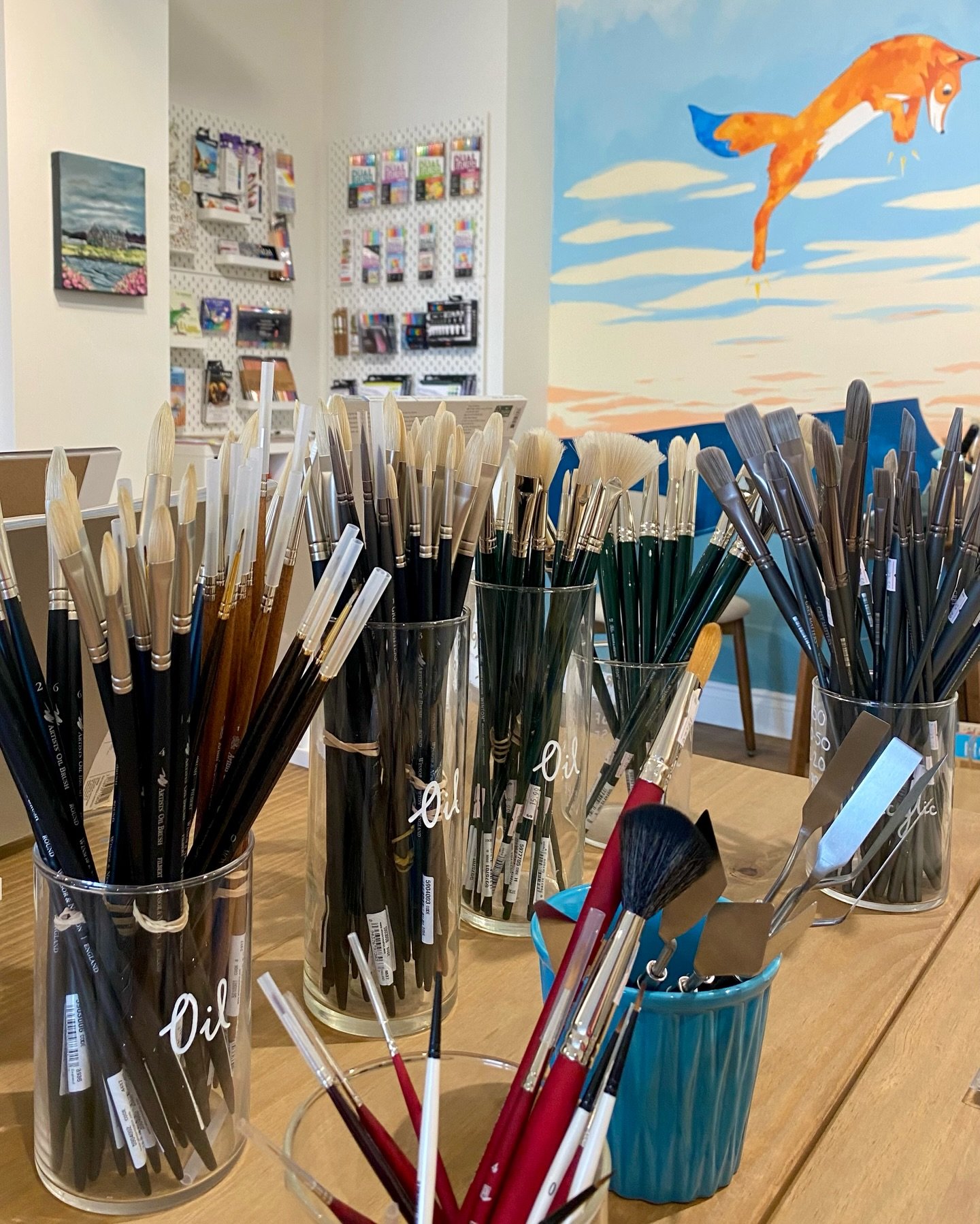 Still thinking about our first oil workshop 🎨💭
We&rsquo;ve got new brushes, mineral spirits &amp; everything to keep you painting.