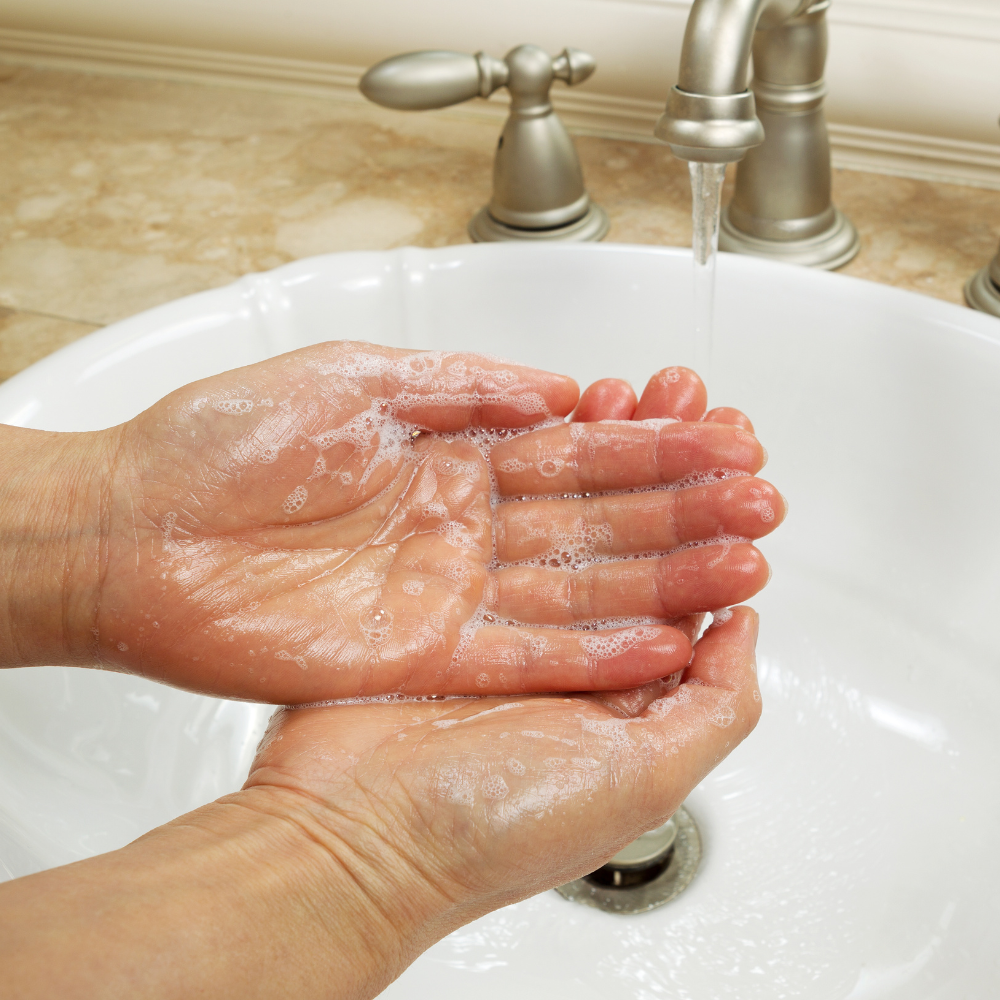 1. Wet hands and lather 1-2 pumps of cleanser in hands.