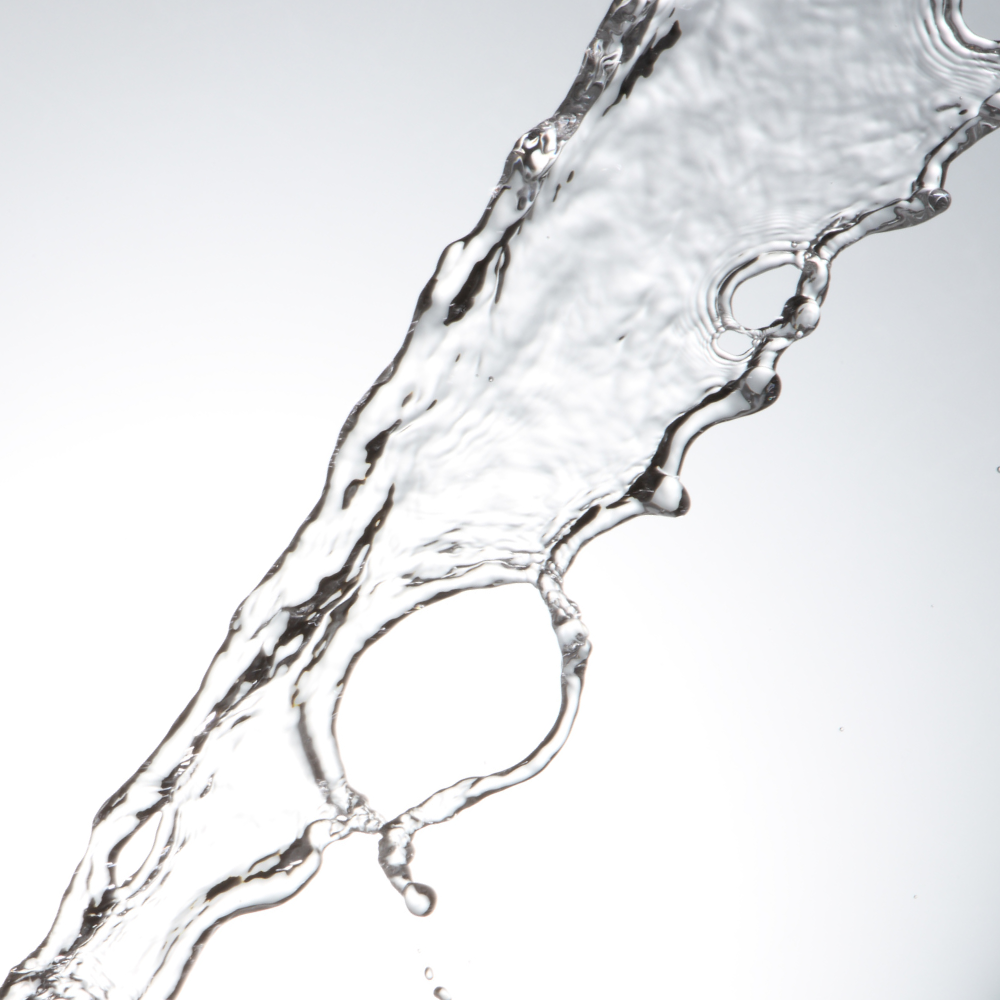 3. Rinse your face gently with lukewarm water.