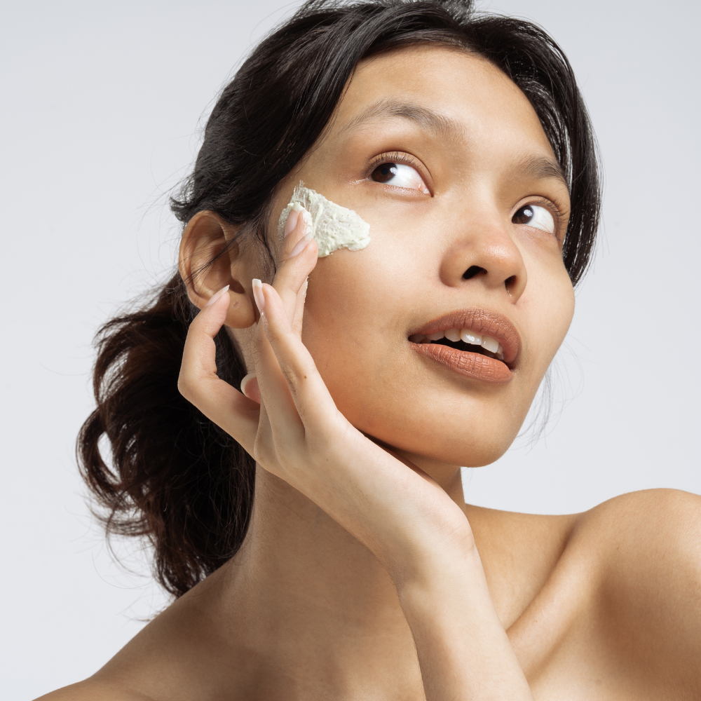 2. Gently spread the serum evenly over your face avoiding the eye area.