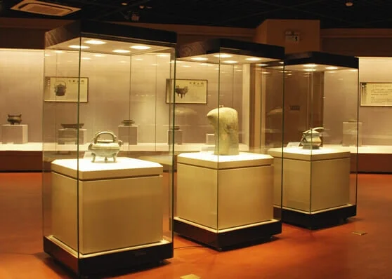 museum-display-case-guide-blog_ujoydisplay.jpg