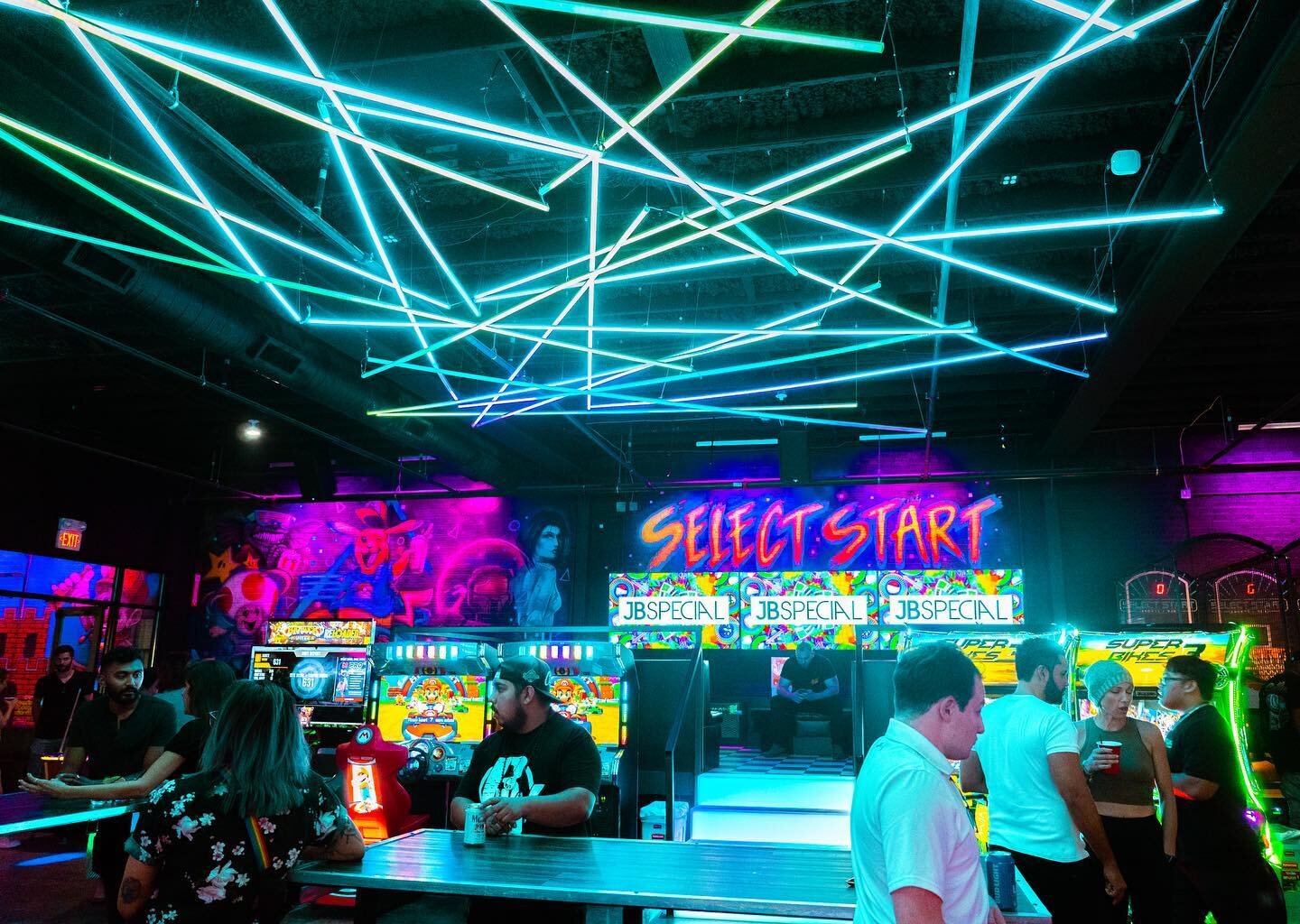 Whether you&rsquo;re in the mood to eat up some ghosts playing Pac-man, speed through the world of Mario Kart, or hit some chords in Guitar Hero, @selectstartarcades has got you covered this weekend! 👾🍾