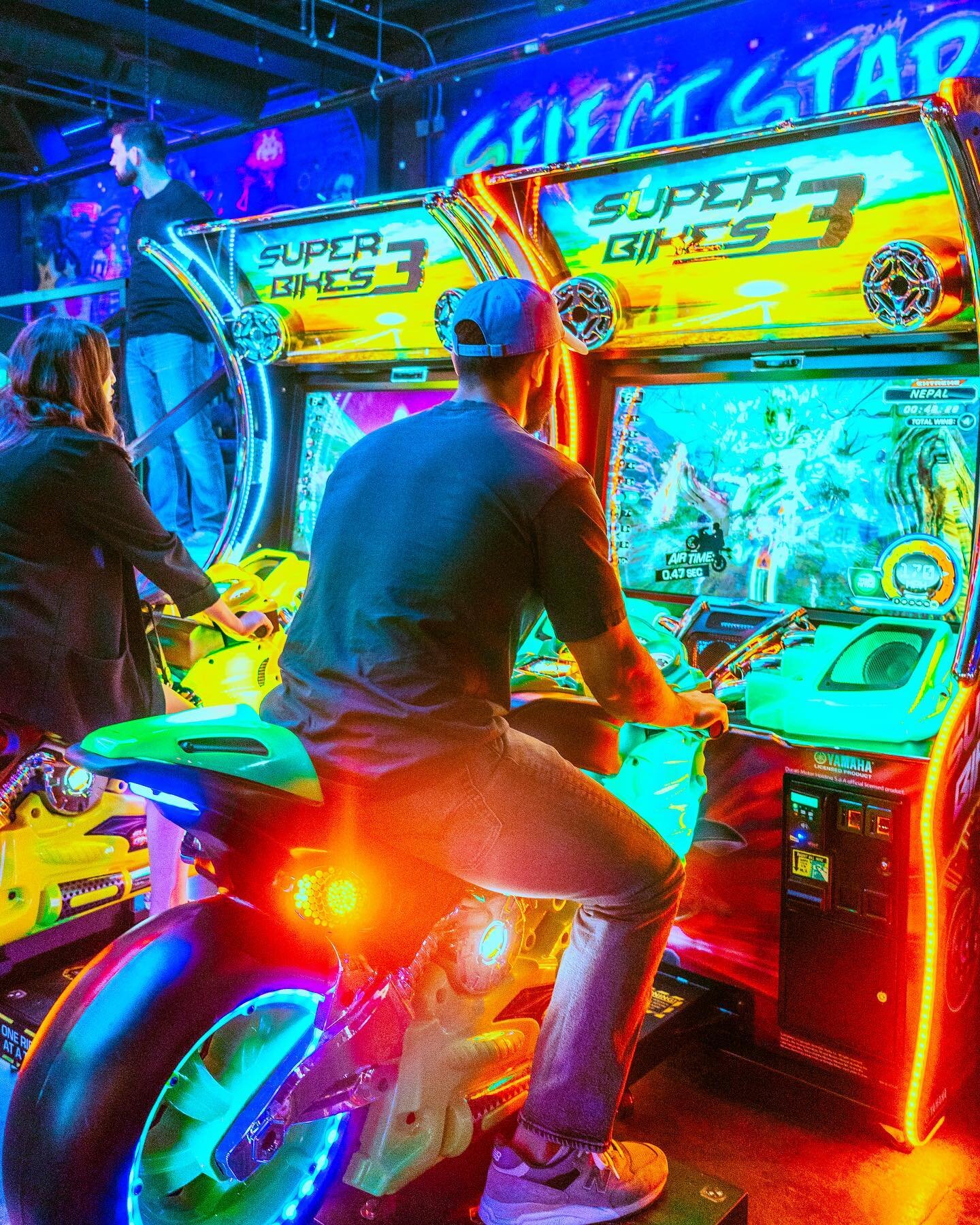 Race through cities for FREE tonight at @selectstartarcades from 9pm til 2 am! 💥