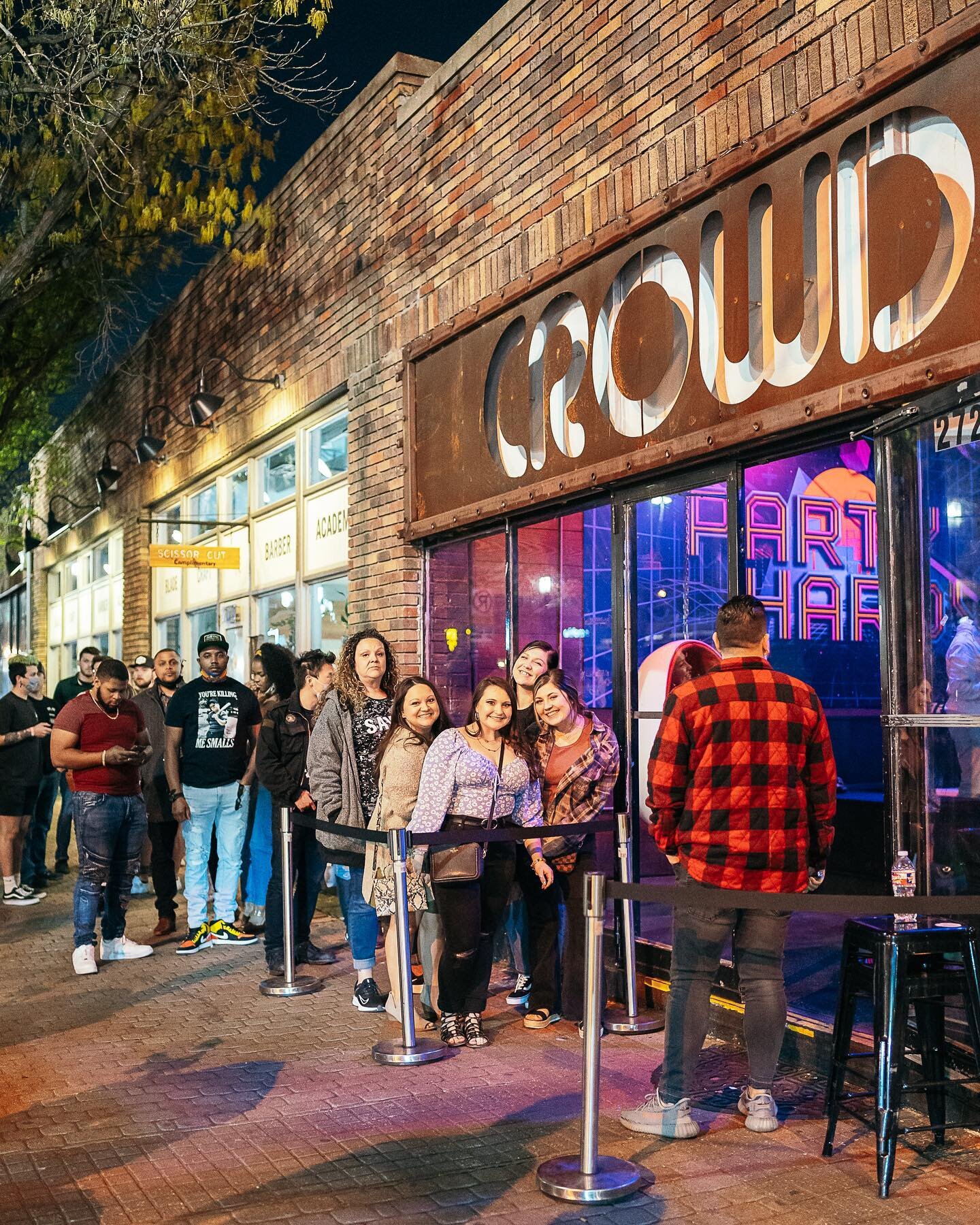 The best place to get the party started this weekend is at @crowdusbar, an intimate environment to hang out with your best friends!