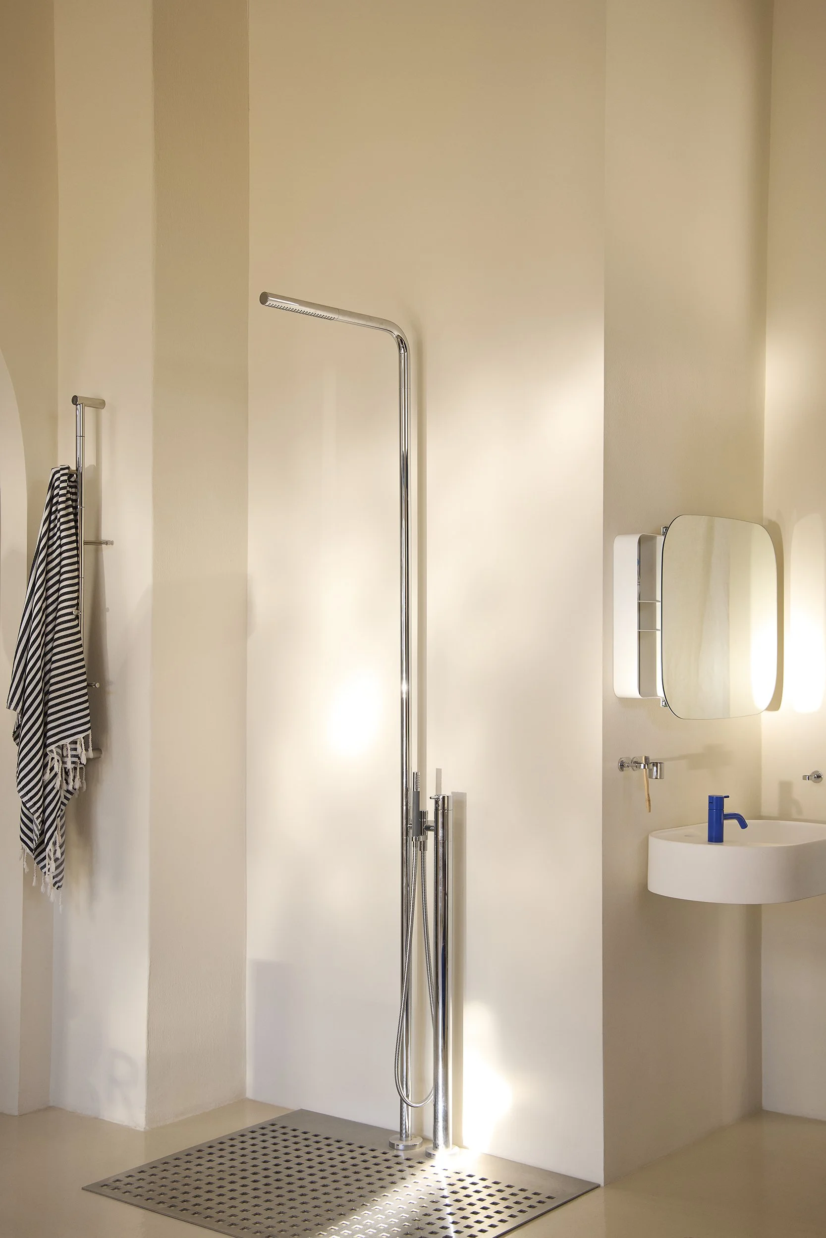20261008_StillBathroom_S5_Vola_Shower_16334_RT.jpg