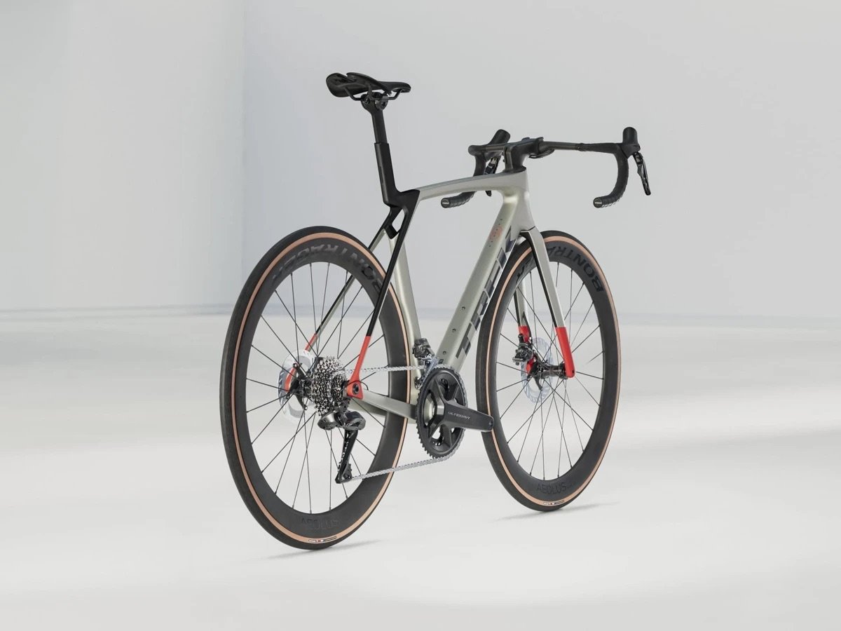 Trek Madone SL 7 Gen 8 Matte Lunar Silver