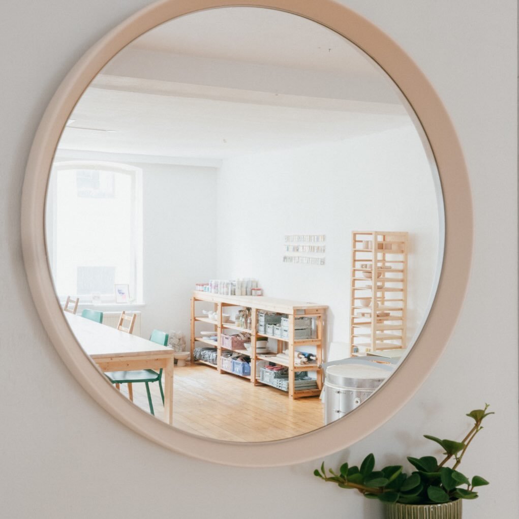 Ein Blick ins Atelier (an aufger&auml;umten Tagen)
.
.
.
#studio #potterystudio #potterystudiolife