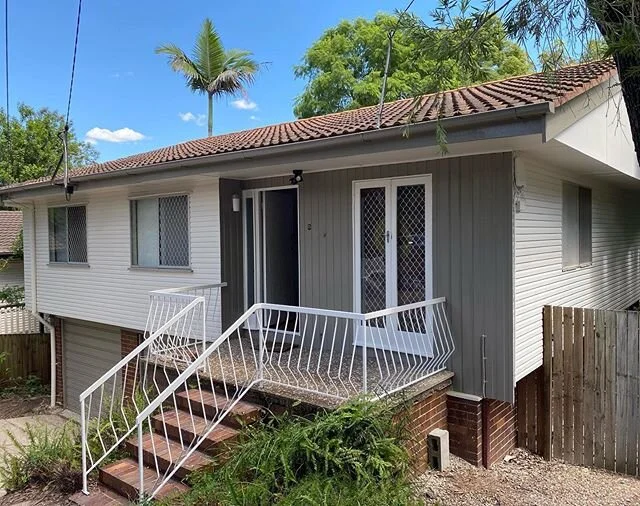 Another house given the Bay Painters treatment before it goes on the market. A fresh coat of paint can work wonders for helping sell your home 👍🏽
