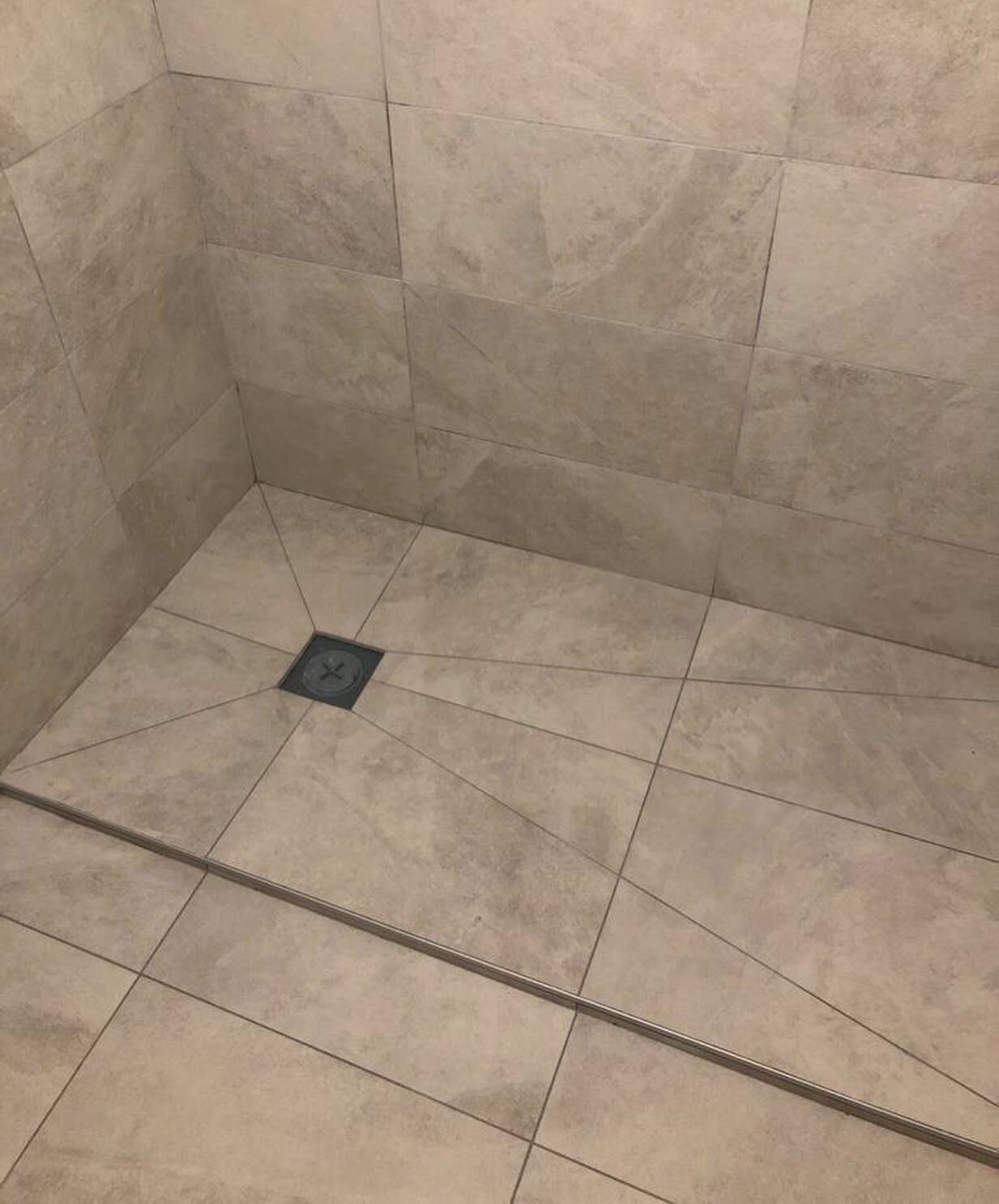 A completed wet room, tiles supplied by the @bocchettaceramica studio
.
.
.
.
.
.
.
.
#luxuryhomes #luxurybathrooms #bathroomdesign #bathroom #bathroomdecor #living #luxury #luxurylifestyle #decor #tiles #tiling #tilingwork #tileshower #bathroomtiles