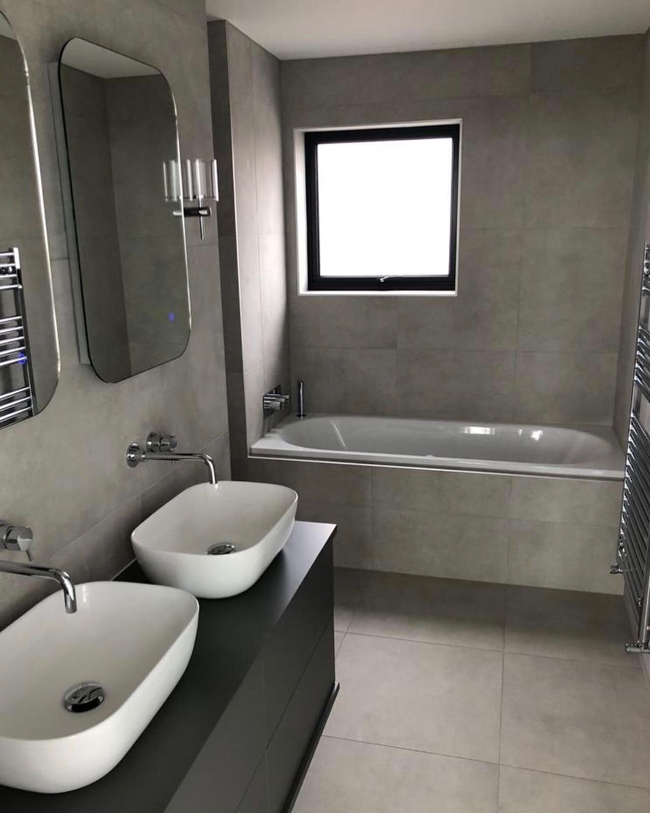 Completed bathrooms on site using porcelain tiles supplied by @bocchettaceramica 
.
.
.
.
.
.
.
#tiles #tiling #tilingwork #bathroomdesign #bathroomdecor #tile #tiledesign #shower #bath #wall #floor #interiordesign #interior #interiorarchitecture #in