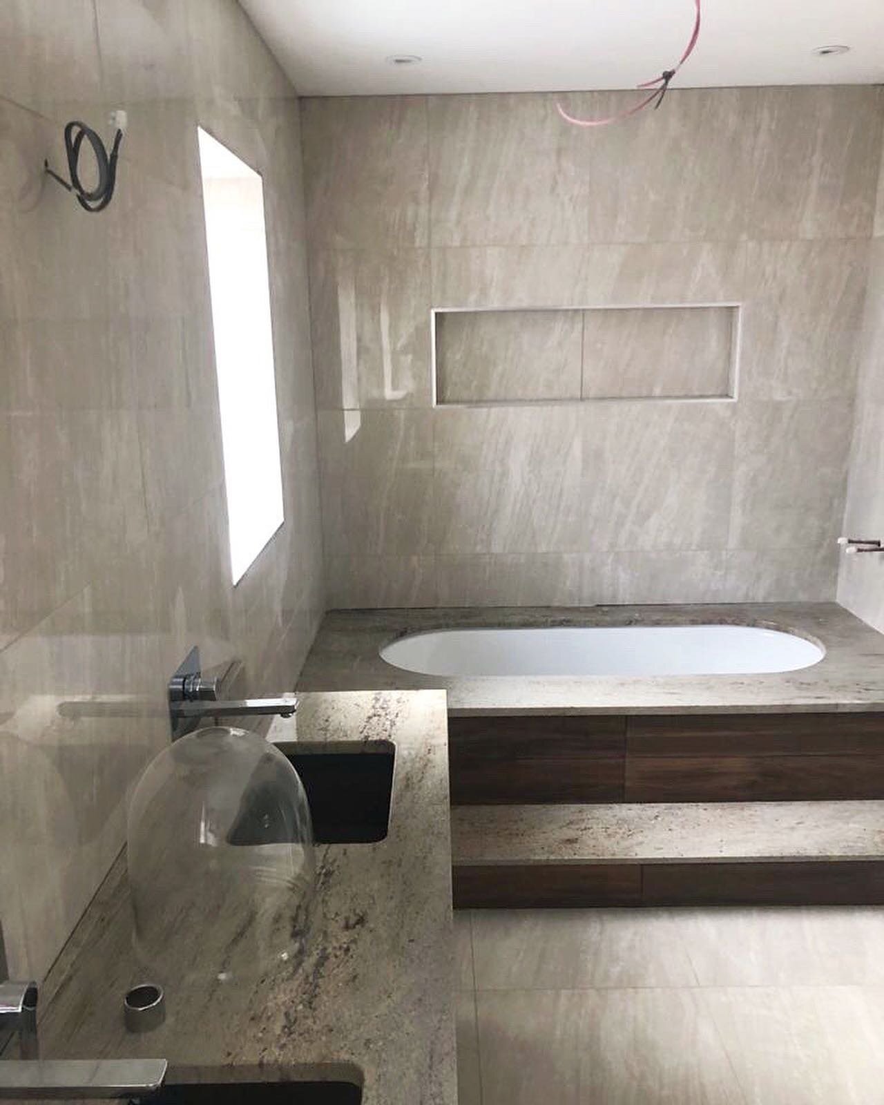 A completed bathroom and wet room, Porcelain tiles supplied by @bocchettaceramica 
.
.
.
.
.
.
.
.
#tile #tiles #wetroom #bathroomdesign #bathroom #luxurylifestyle #luxury #marble #sea #view #sandbanks #interiordesign #interior #design #tiling #bath 