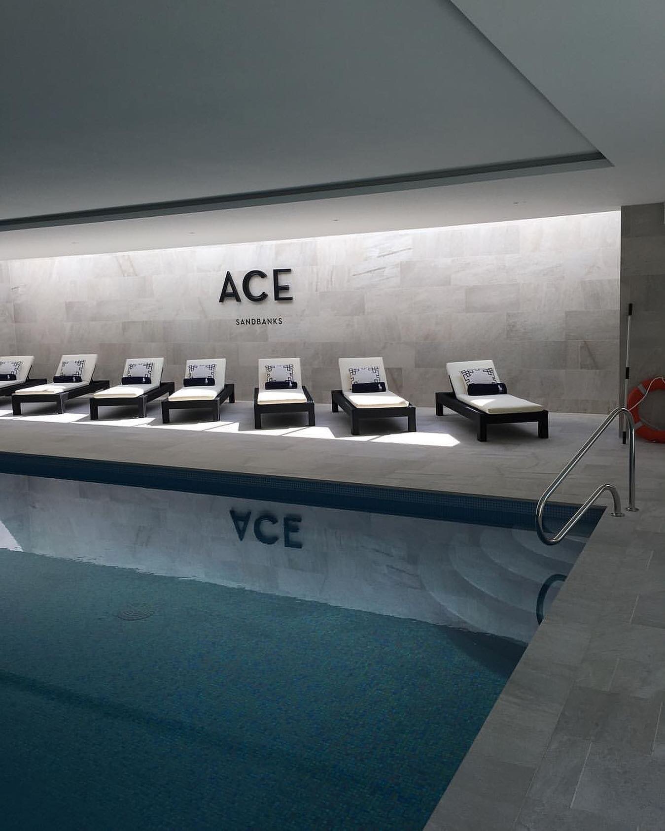 Ace apartments swimming pool tiled by @johnbocchetta_tiling 
.
.
.
.
.
.
.
#tiles #design #living #aparments #flats #swimming #swimmingpool #sandbanks #poole #dorset #bourenmouth #pool #luxurylifestyle #luxuryliving #luxury #luxuryhomes #homedecor #h