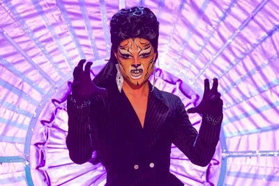 Gothy Kendall, your roar is beautiful