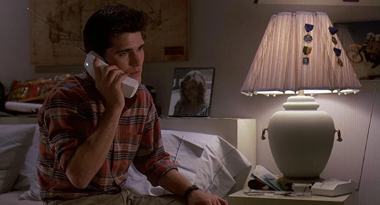 Jake (Michael Schoeffling) em Gatinhas e Gatões : essa sobrancelha reta, esse ar de quase bravo… Dillon, mas reductive