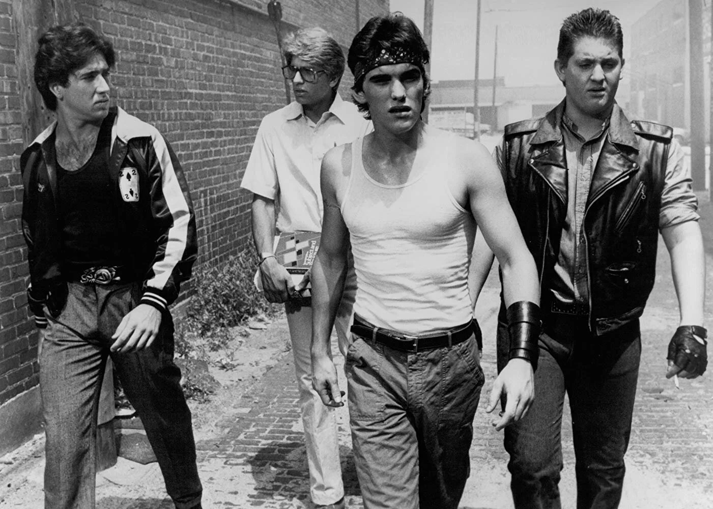 Smokey (Nicolas Cage), Steve ( Vincent Spano ), Rusty (Matt Dillon) e B. J. Jackson ( Chris Penn , o irmão de Sean Penn)