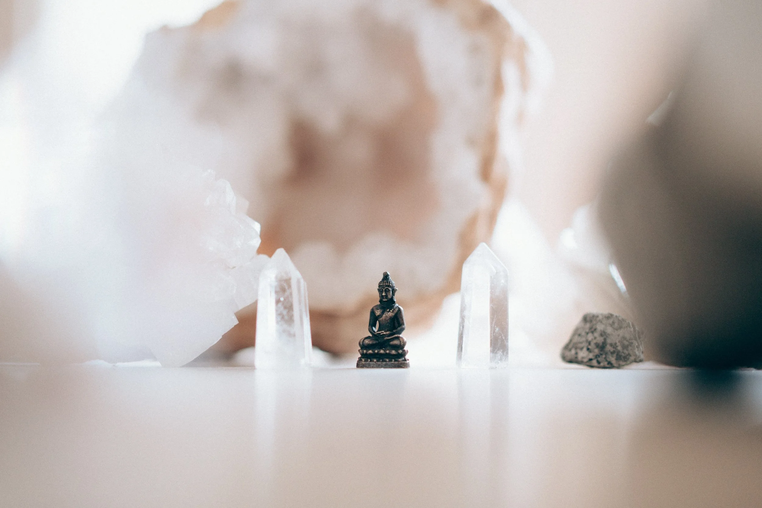 krystaller og lille Buddah.jpg