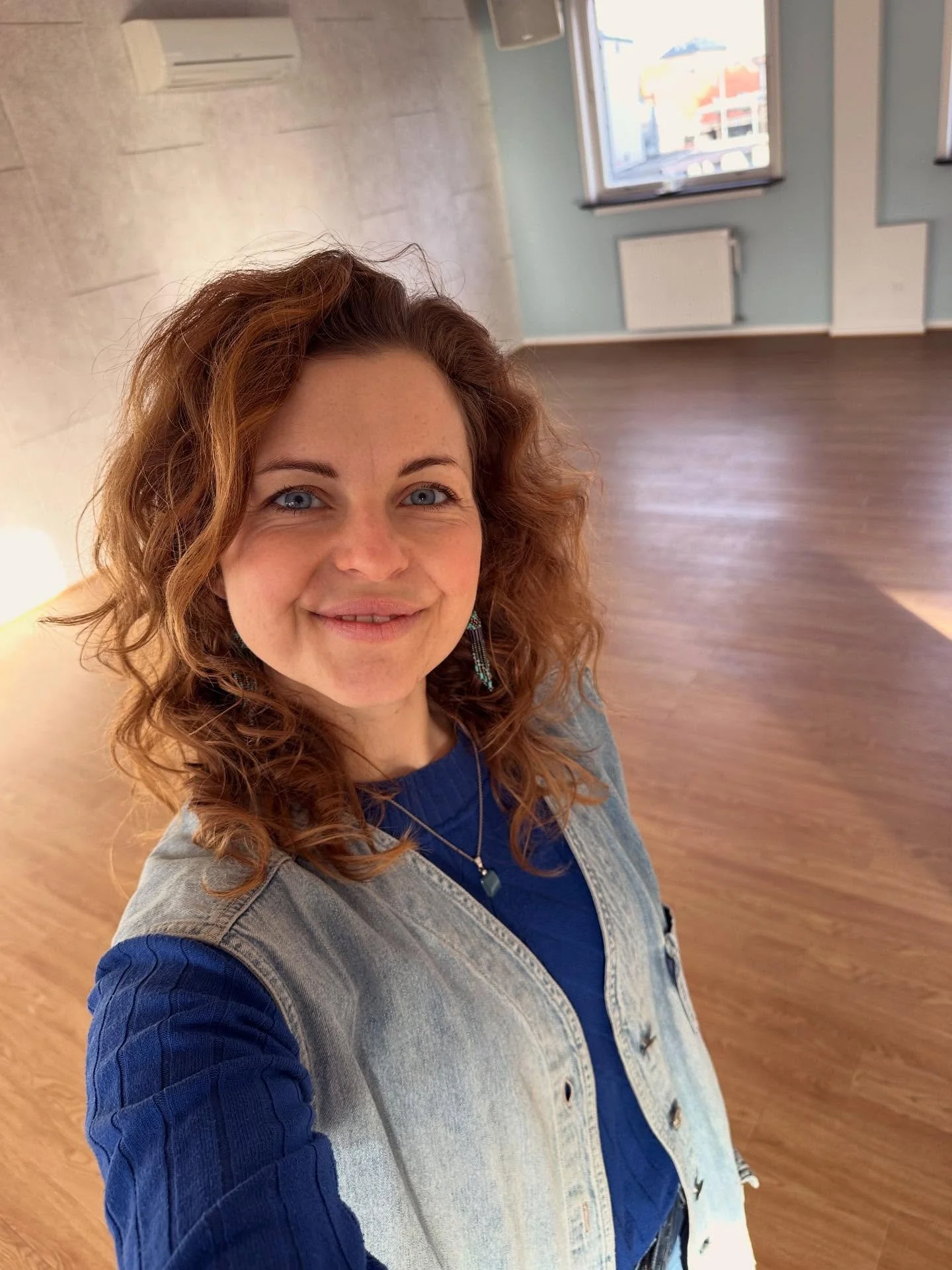 38&hellip; 🧡 another year around the sun ✨

Thank you so much for the birthday love and sweet wishes.

It was a tender one, but also a joyful one&hellip;

&hellip; Celebrating with my dance community here on Bornholm.

I felt a lot of shedding and s