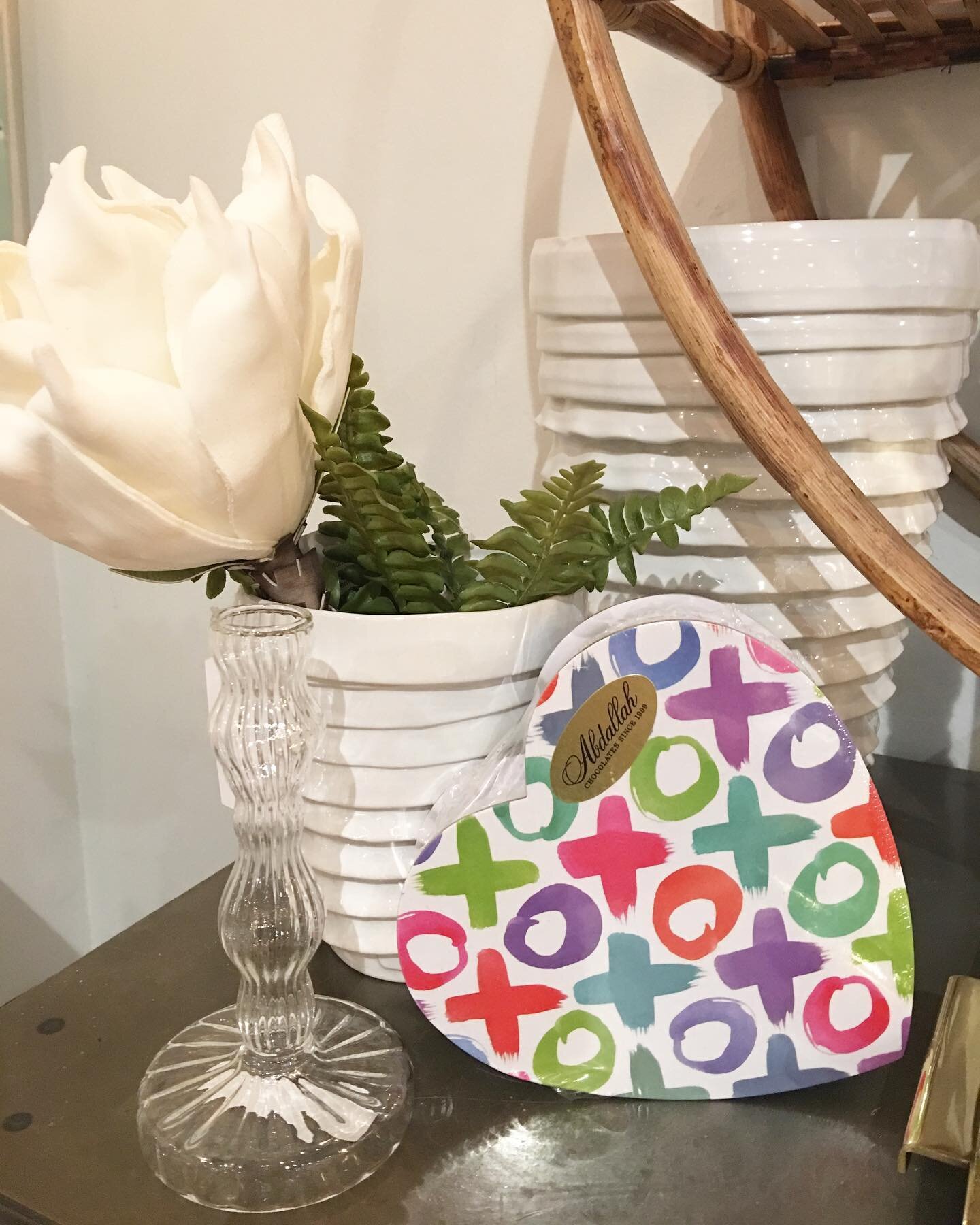Our favorite vases for elevating your floral bouquets 💐 XOXO 💕 
.
#rva #shoprva #shopsmall #rvaexperience #smallbusiness #style #stylepost @shopsat5807